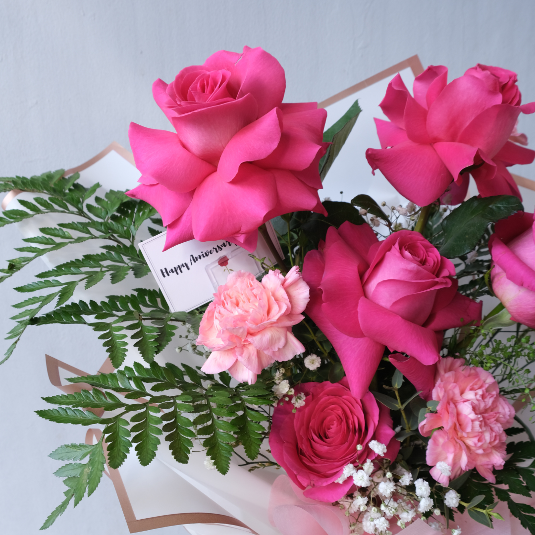 Pink Floyd Rose Bouquet in a Bottle