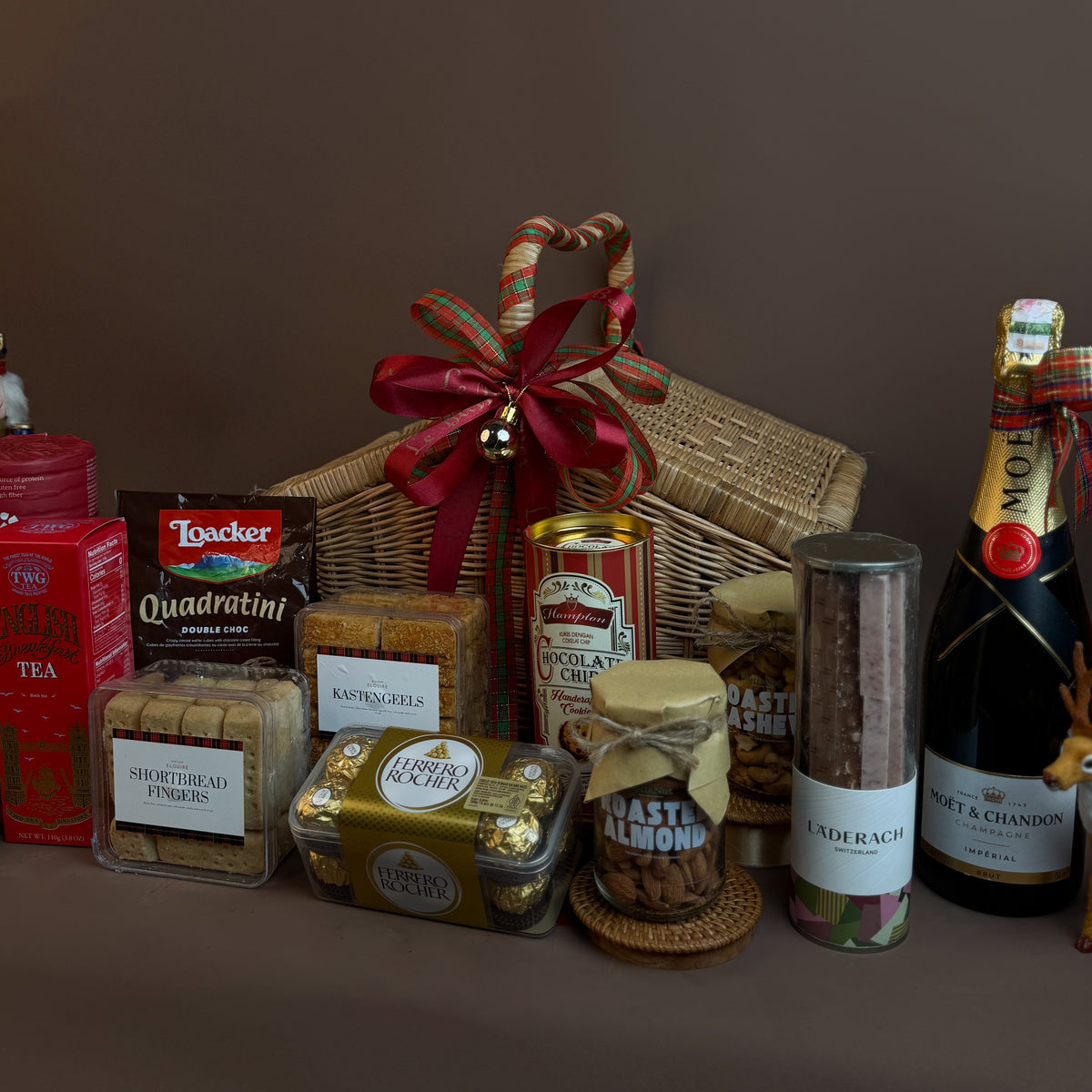 Festive Moët & Gourmet Rattan Picnic Hamper