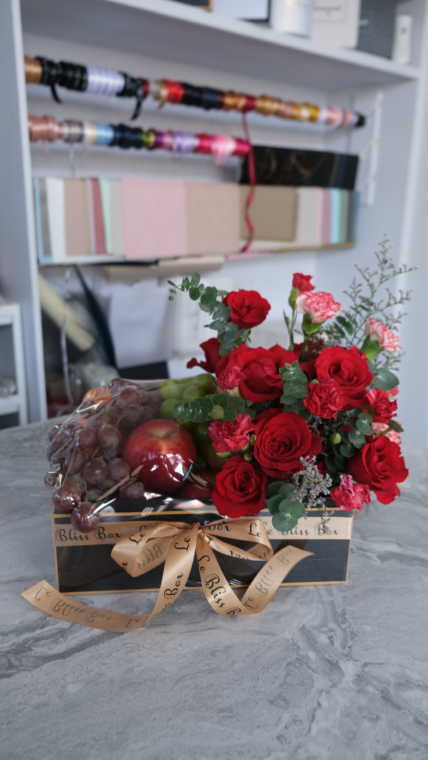 Festive Christmas Bloom Fruit Box filled with fresh premium fruits and beautiful festive blooms, perfect for Christmas celebrations. parcel buah jakarta dan tangerang