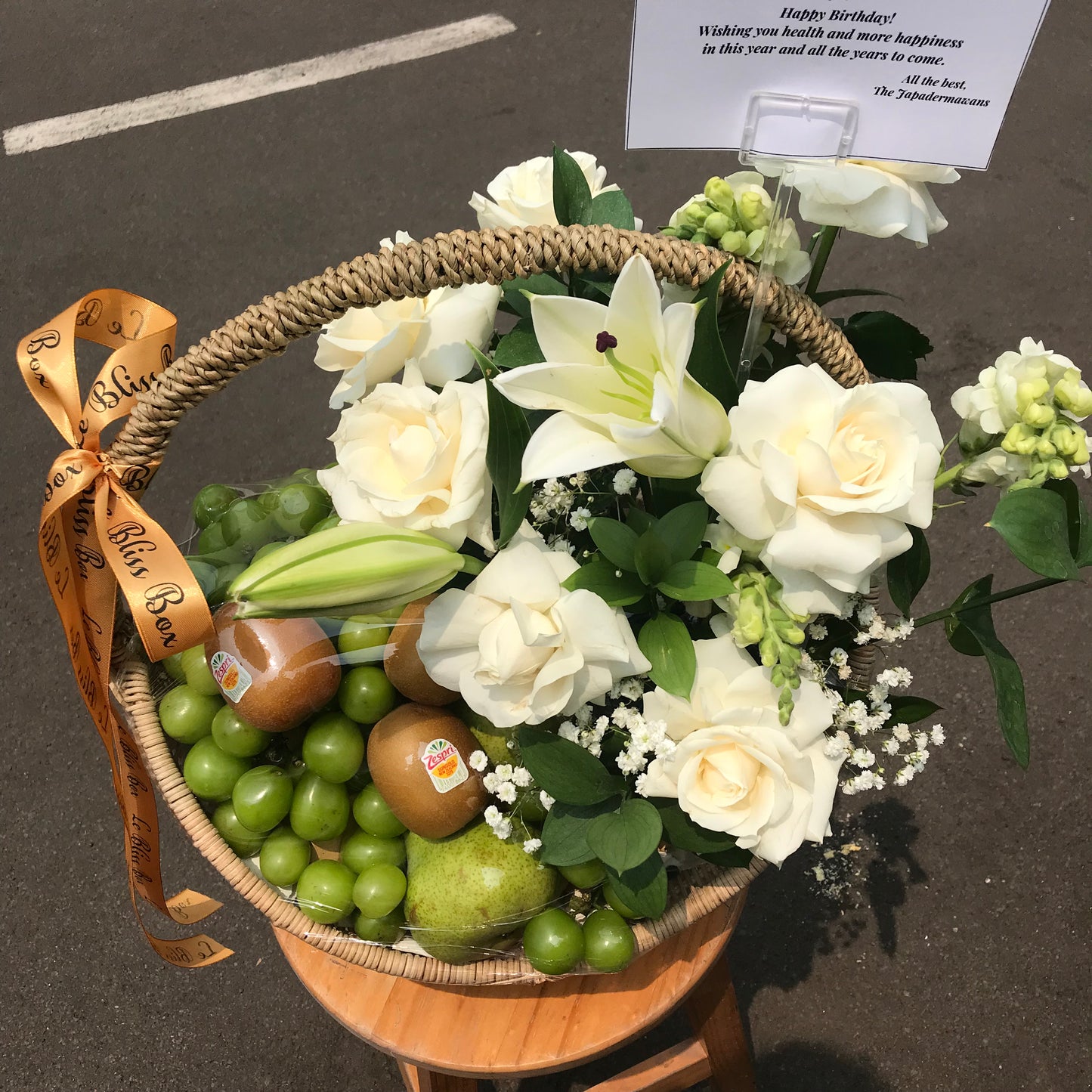 Muscat Packham Kiwi Flower Basket