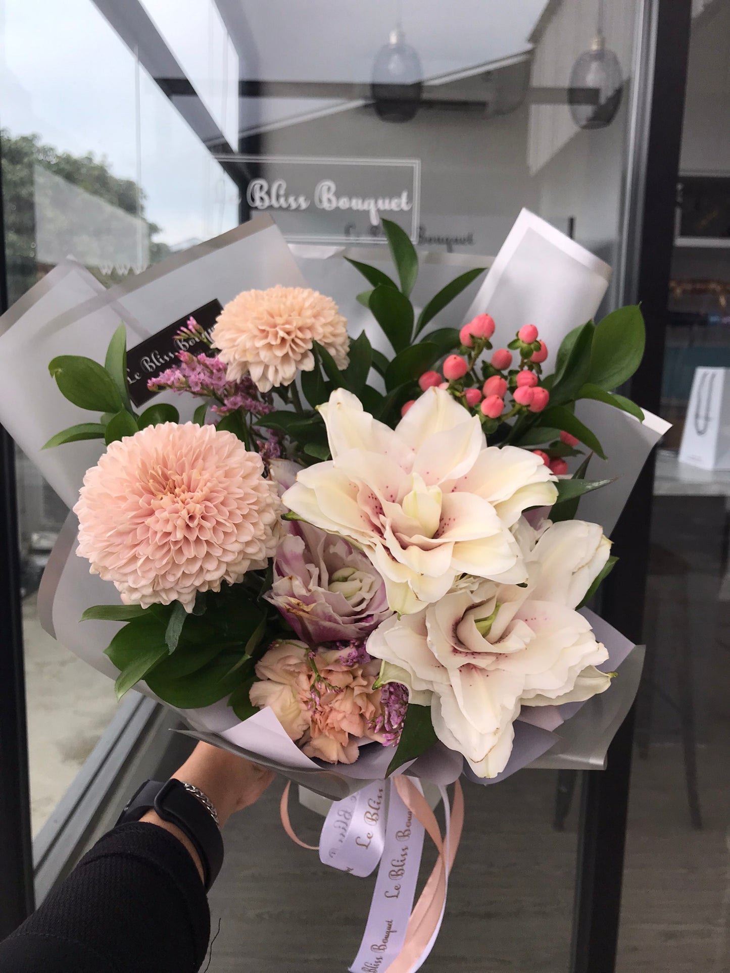 Roselily Gompie Bouquet