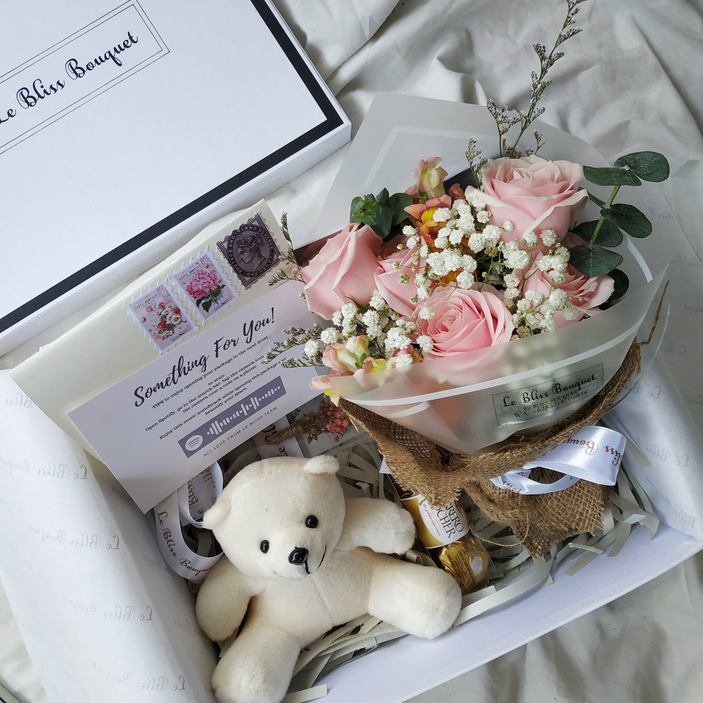 Premium Gift Box with Fresh Roses - Le Bliss Bouquet