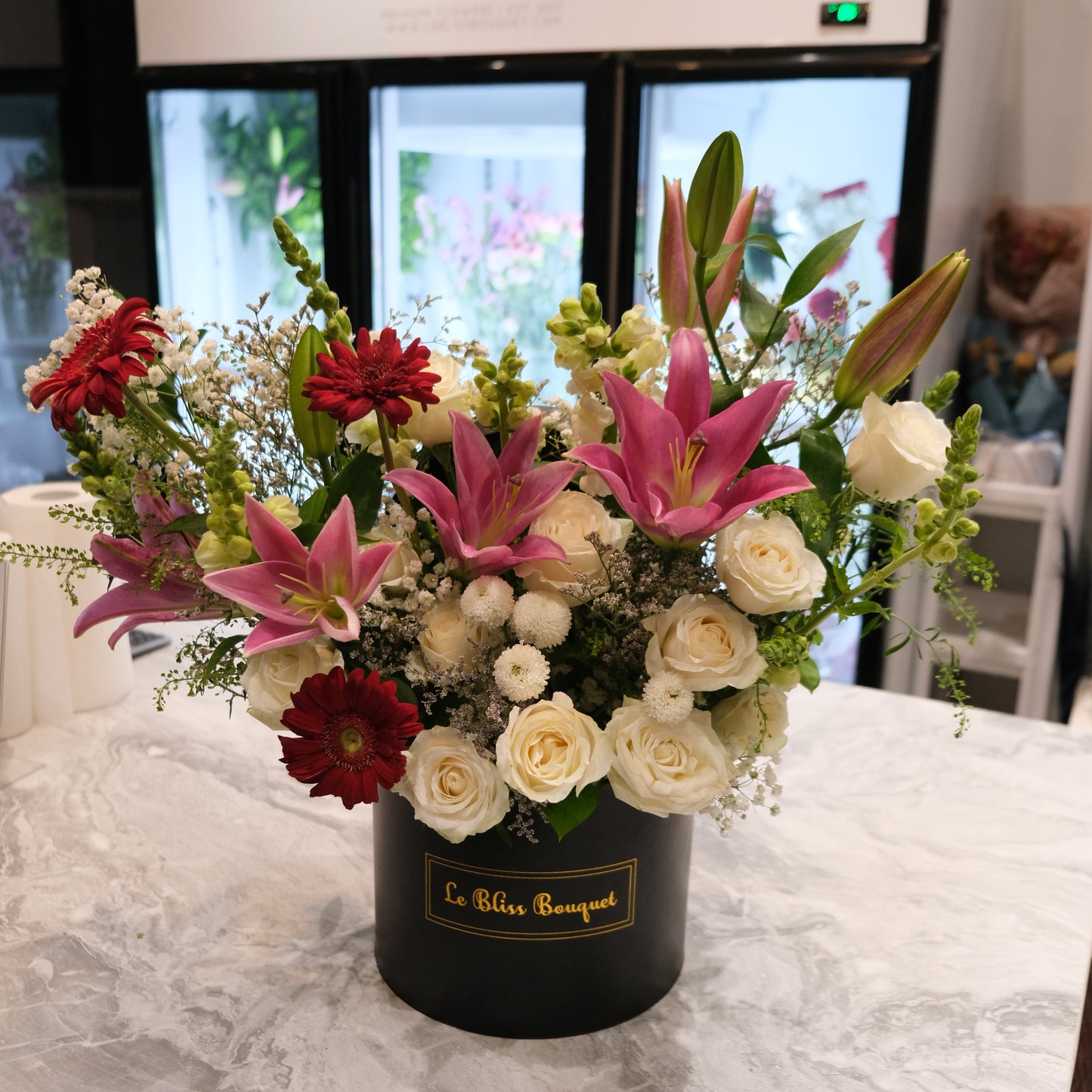 Pink Lily White Rose Grand Bloombox – Toko Bunga Premium. florist jakarta, florist surabaya, florist cirebon, gresik, Sidoarjo, tangerang. le bliss bouquet