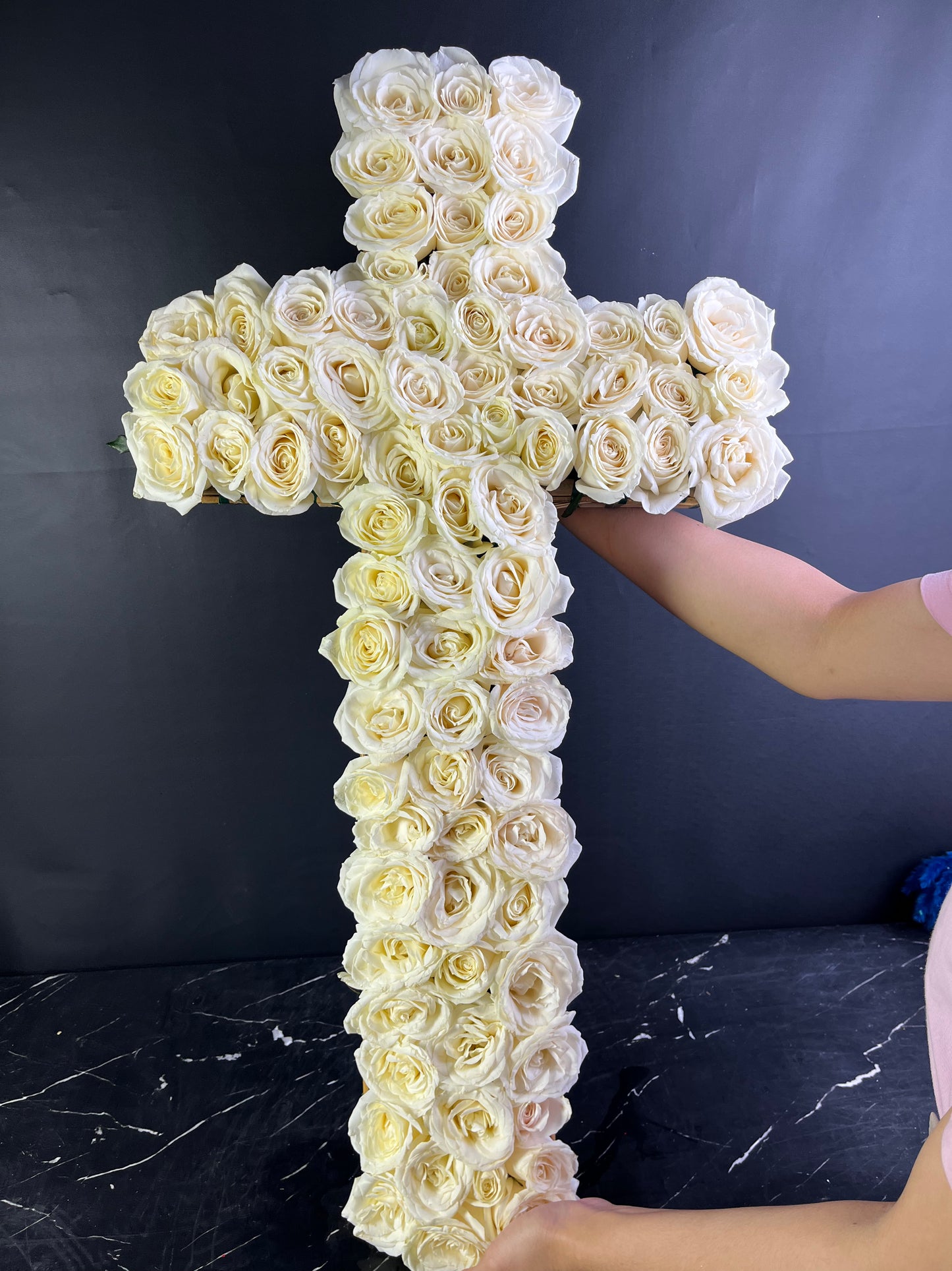 bunga salib surabaya, bunga salib jakarta, cross flower arrangement jakarta and surabaya. fresh white roses in cross arrangement