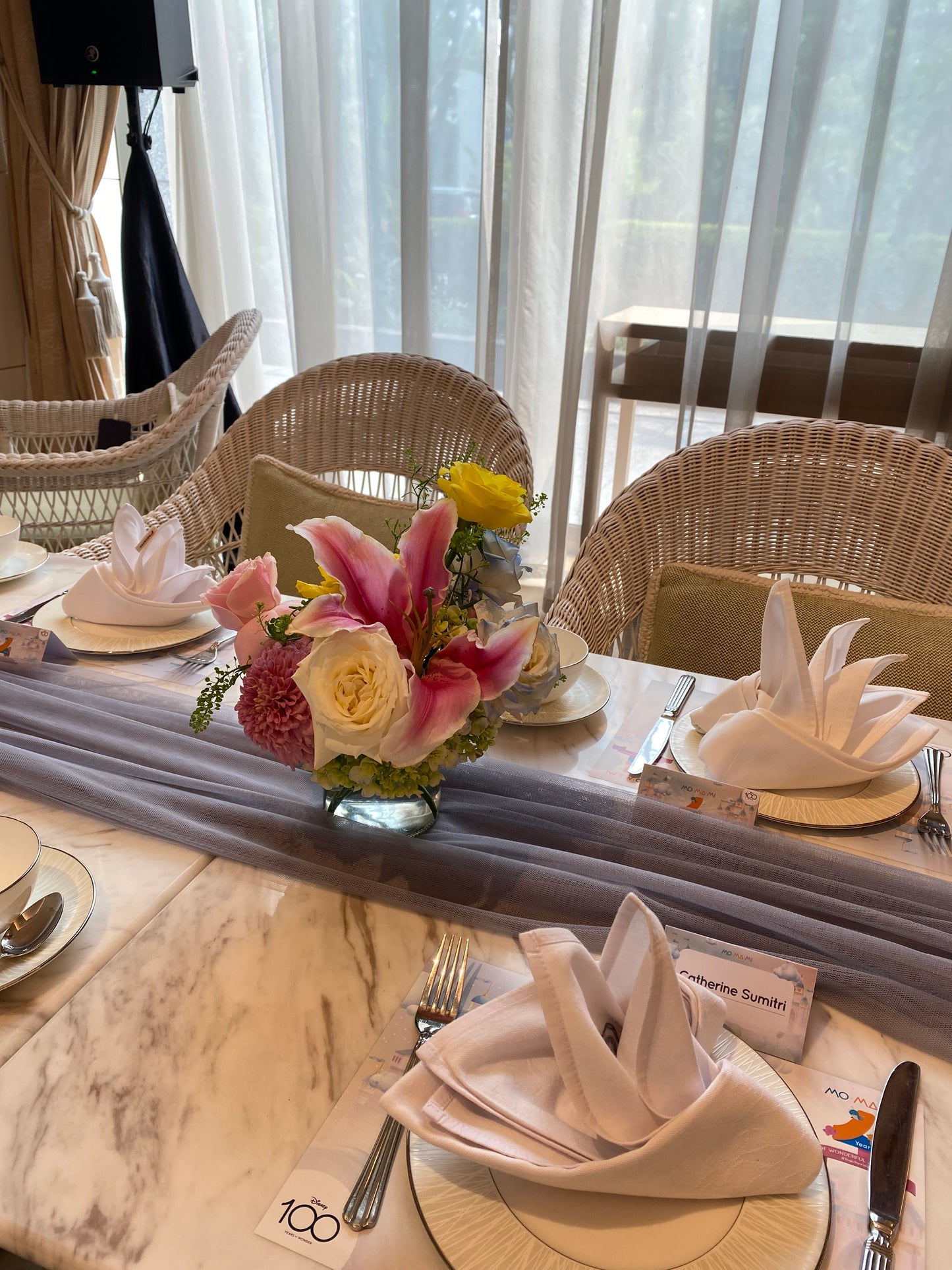 Round Vase Table Decor
