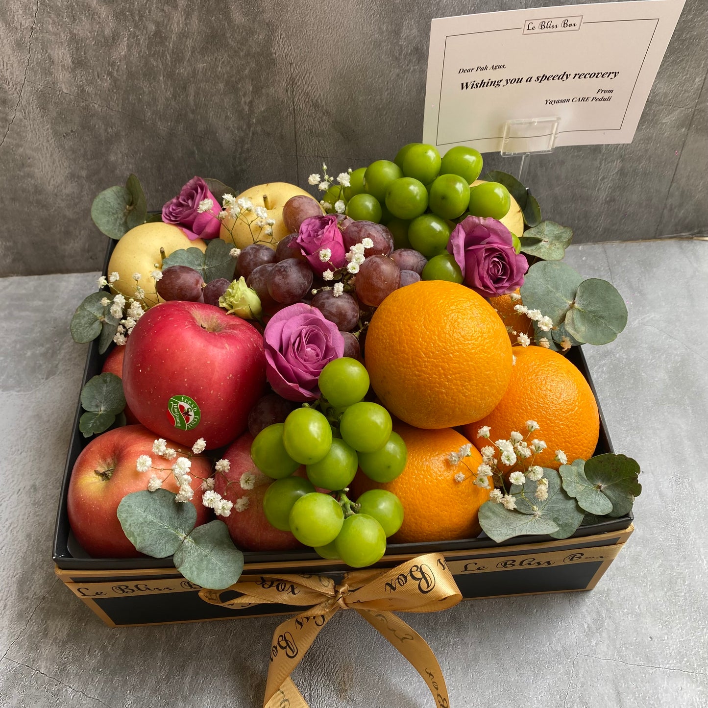 Fruit Box with Roses Topping Jakarta, parcel buah surabaya