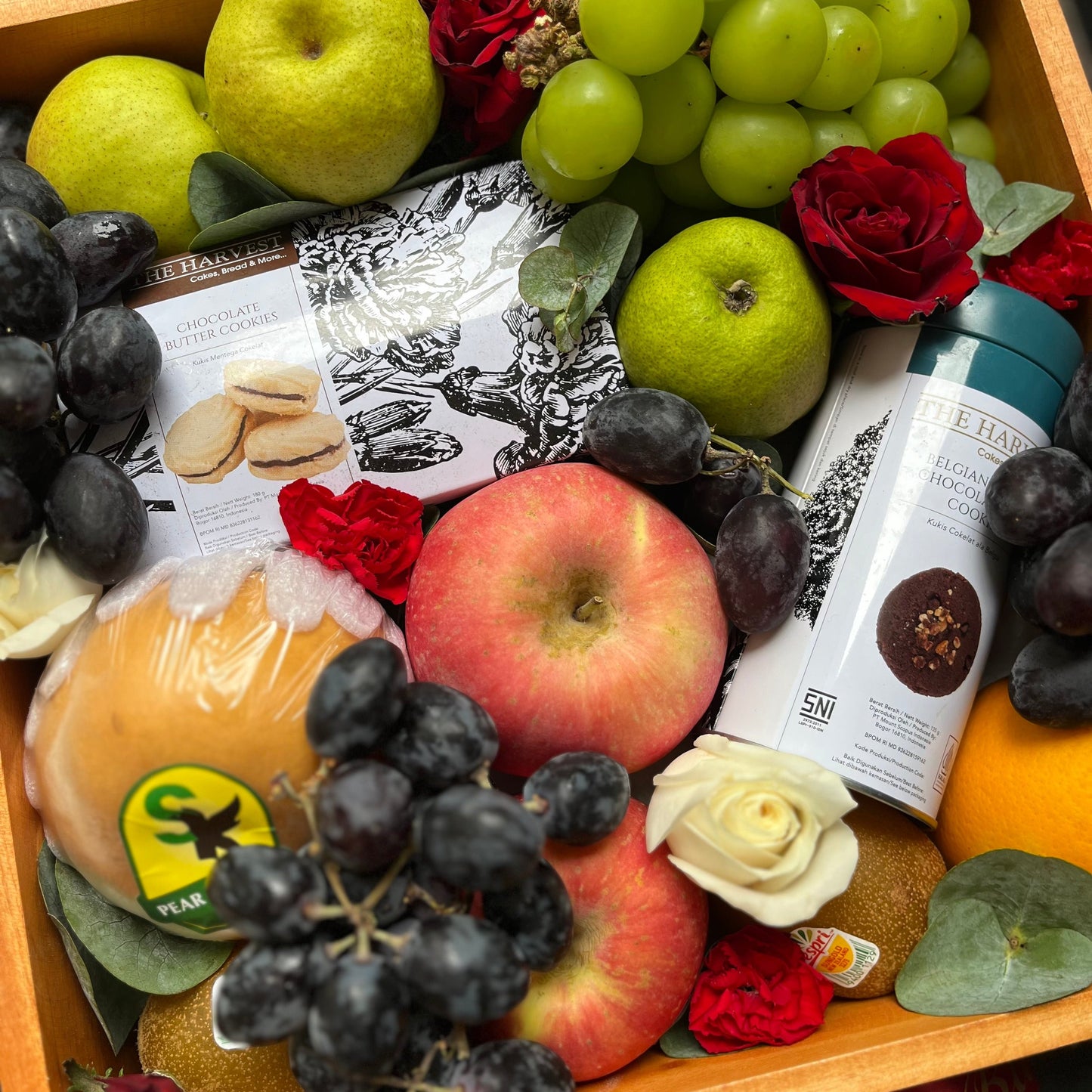 parcel buah jakarta dengan cookies the harvest by le bliss - fruit hamper