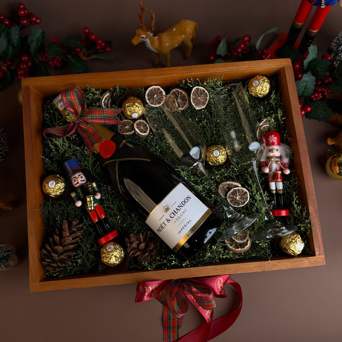 Moët Nutcracker's Toast Hamper