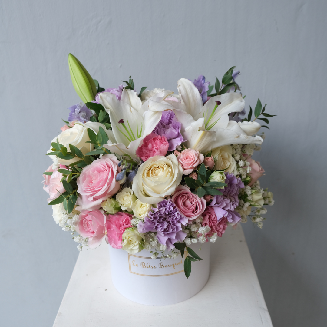 Lily Petite Bloombox - Le Bliss Bouquet