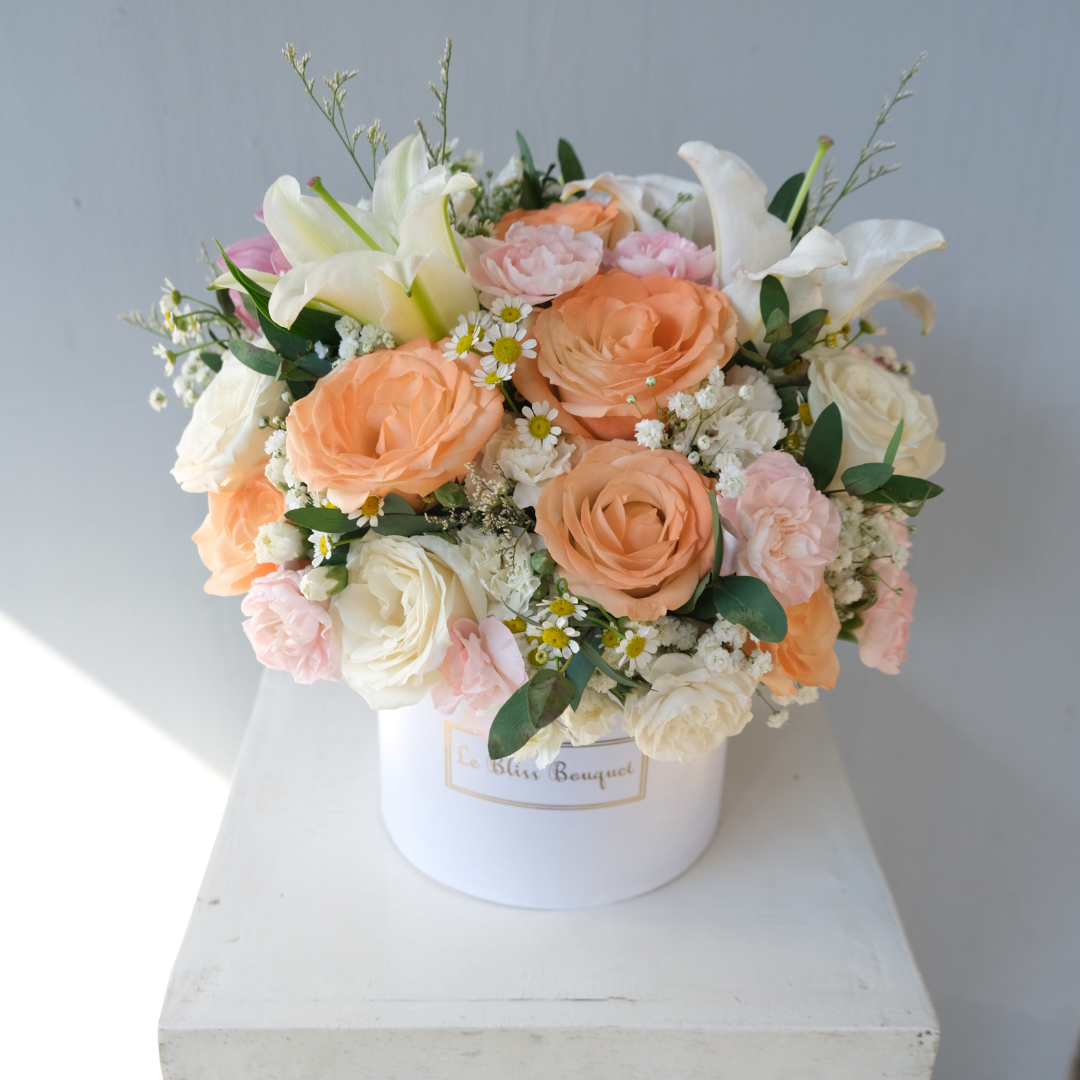 Lily Petite Bloombox - Le Bliss Bouquet