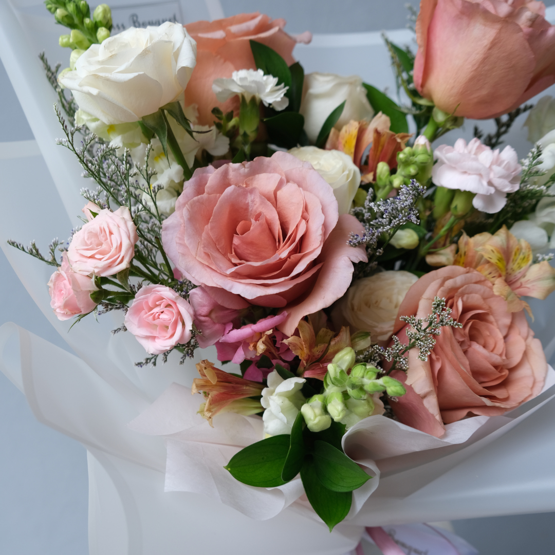 RP Moab Rose Bouquet in a Bottle