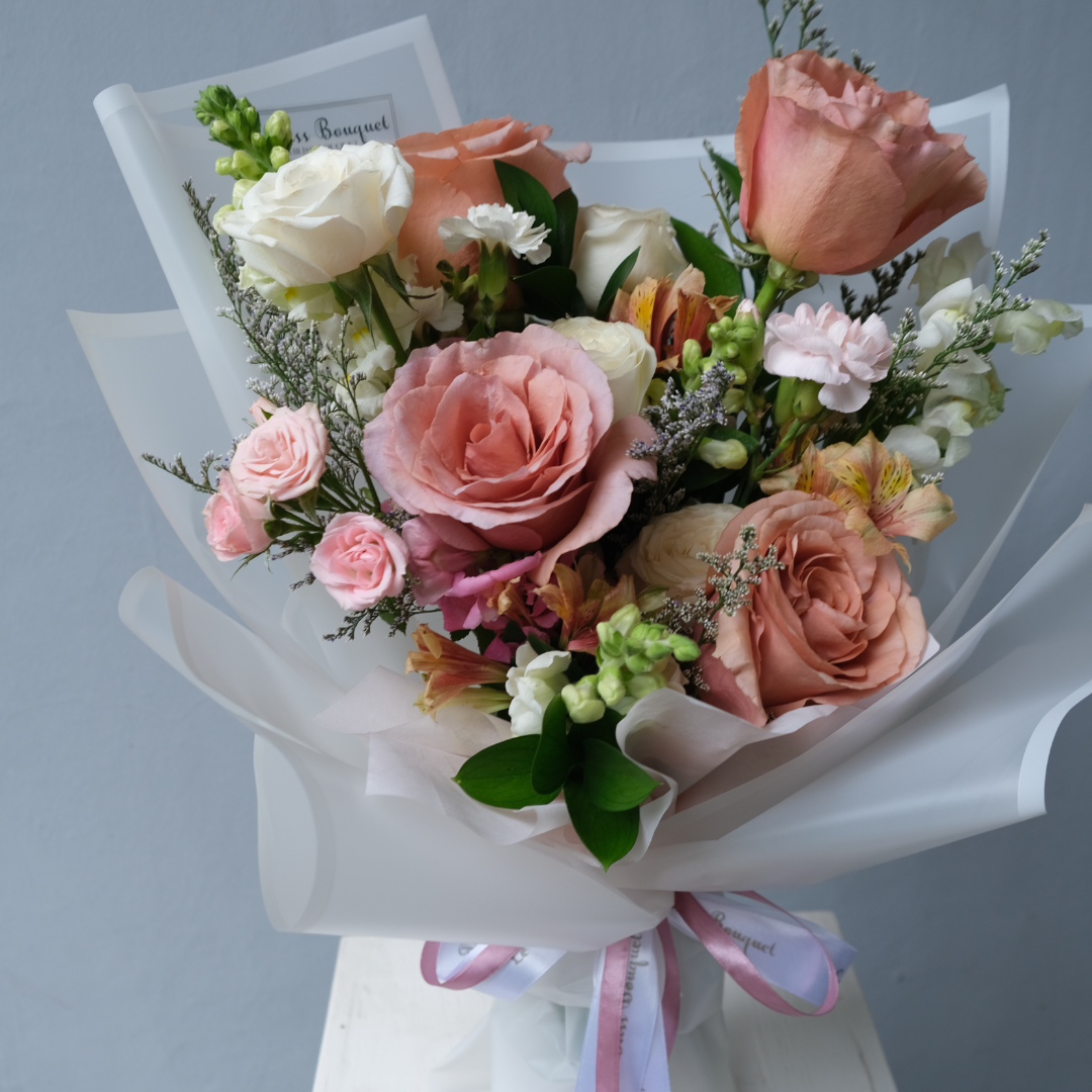 RP Moab Rose Bouquet in a Bottle