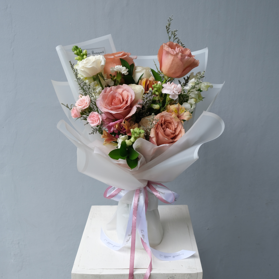 RP Moab Rose Bouquet in a Bottle