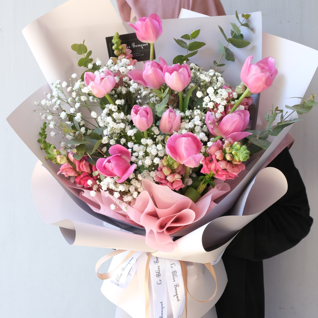 Tulip Barcelona Bouquet Le Bliss Bouquet’s Tulip Barcelona Bouquet — bold pink tulips with timeless elegance. Perfect for any celebration. Delivery in Jabodetabek, Surabaya & Cirebon.