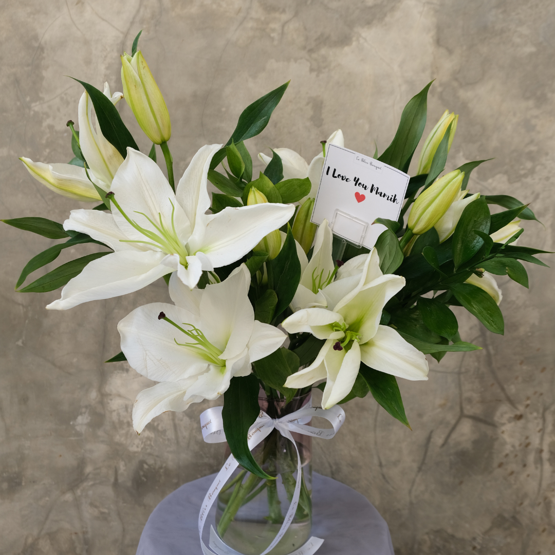 Serene Lily Elegance Vase - Le Bliss Bouquet. florist surabaya, rangkaian bunga lily segar di dalam vas pengiriman ke seluruh wilayah surabaya jawa timur