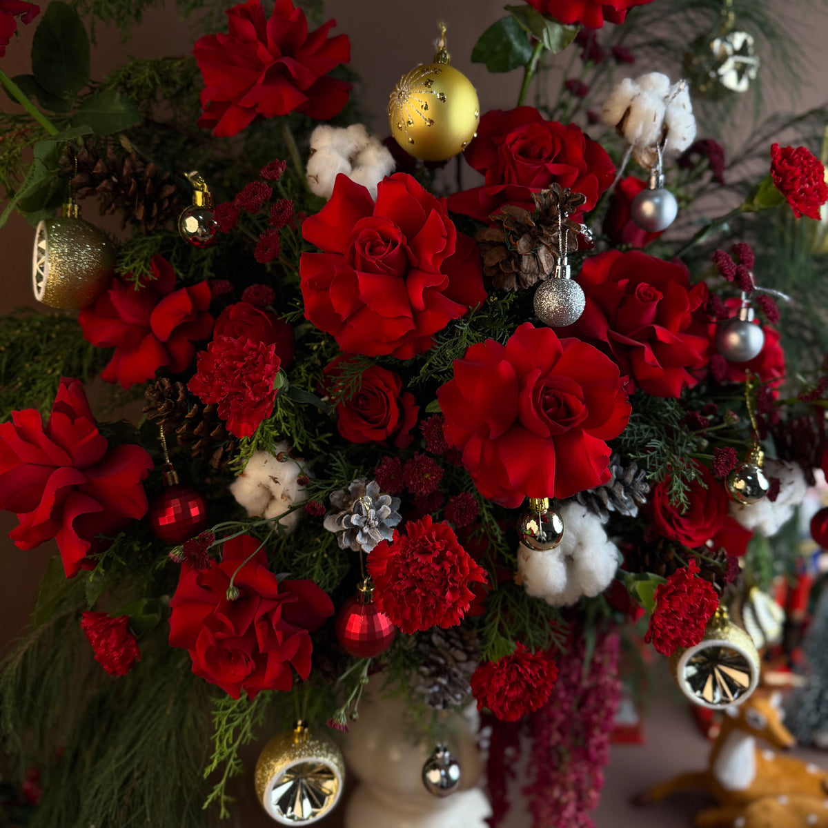 The Grand Noël Vase Arrangement
