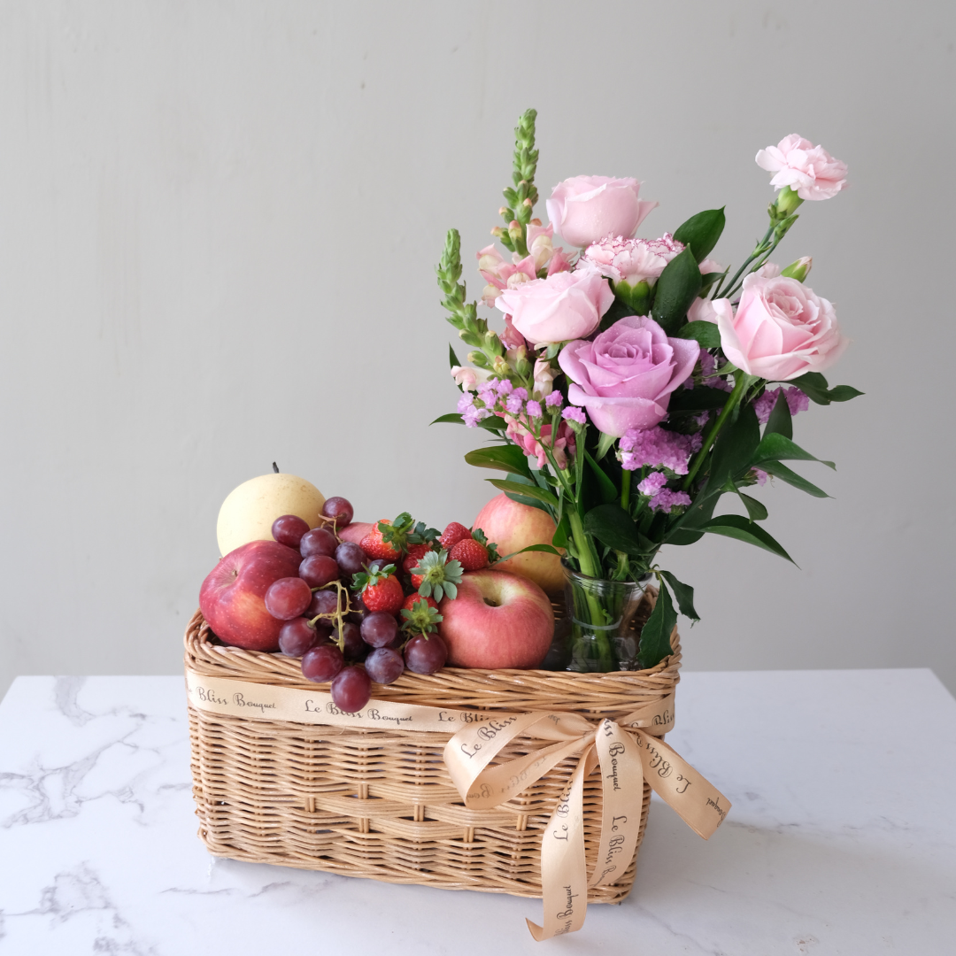 Fruit Parcel Buah Surabaya - Le Bliss Bouquet. Fruit Parcel – Parcel buah premium dengan hiasan bunga segar, pengiriman cepat di Surabaya, Jakarta, Cirebon, Gresik & Sidoarjo oleh Le Bliss Bouquet
