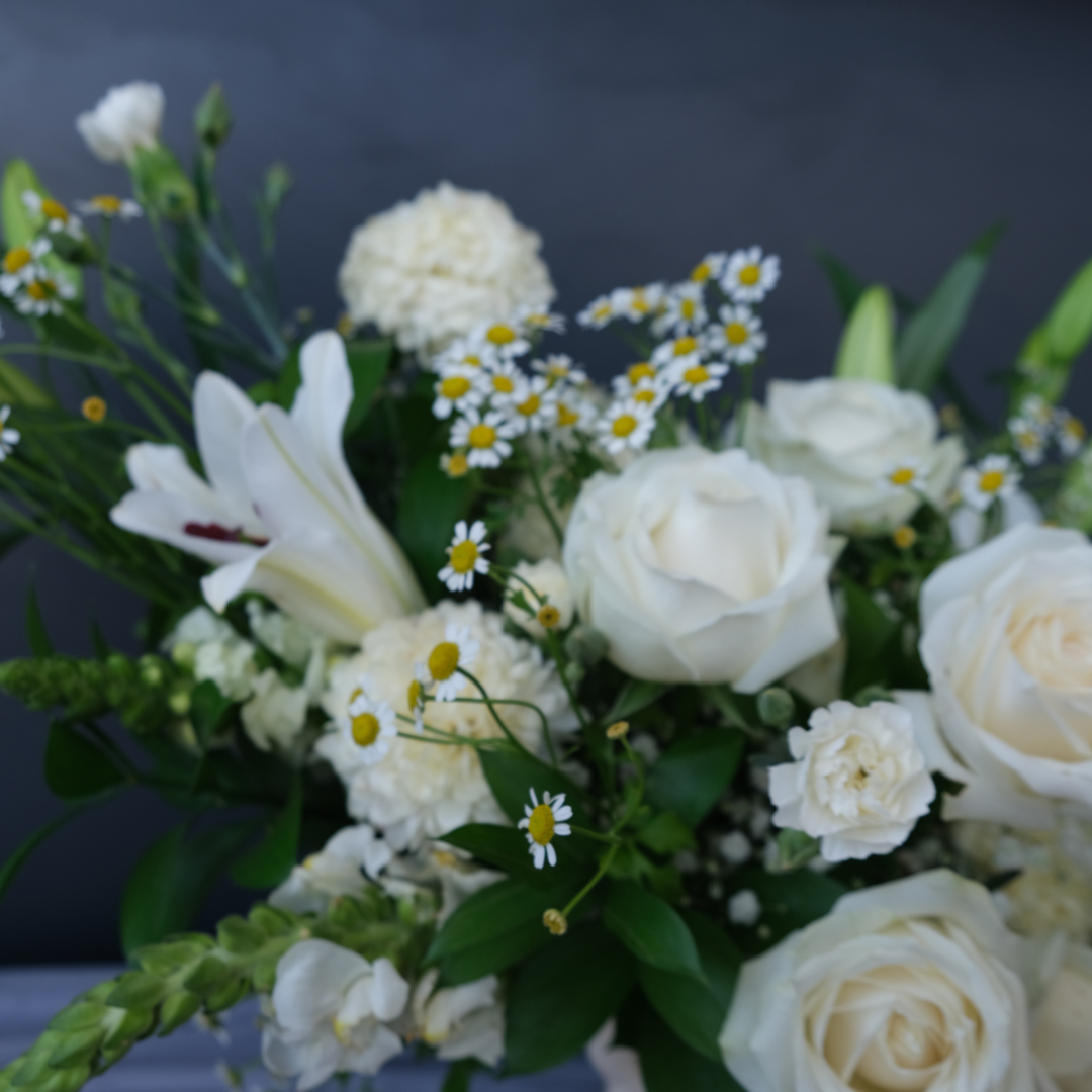 White Theme Lily Vase - Le Bliss Bouquet