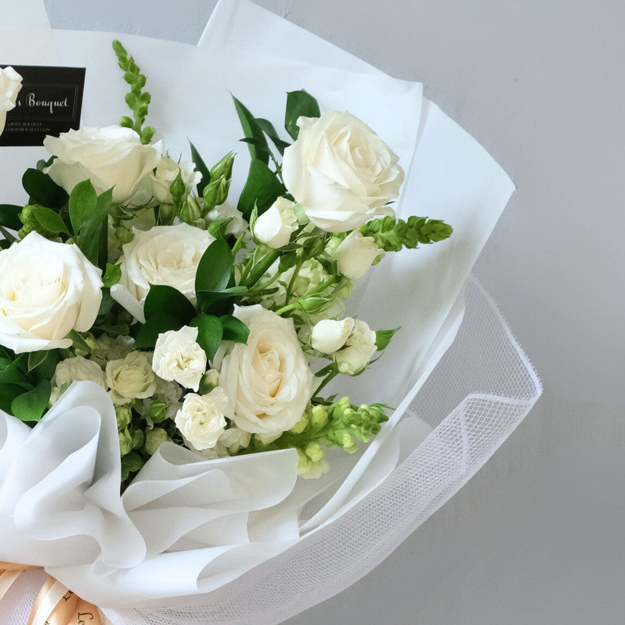Natural White Medium Bouquet