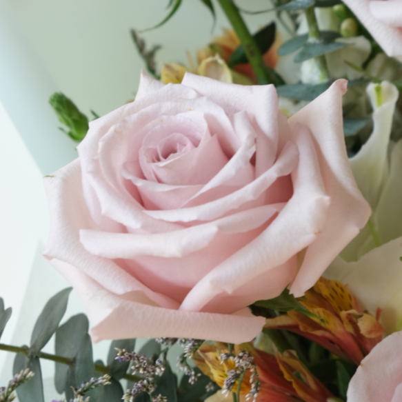 Quicksand Rose Lily Mint Medium Bouquet