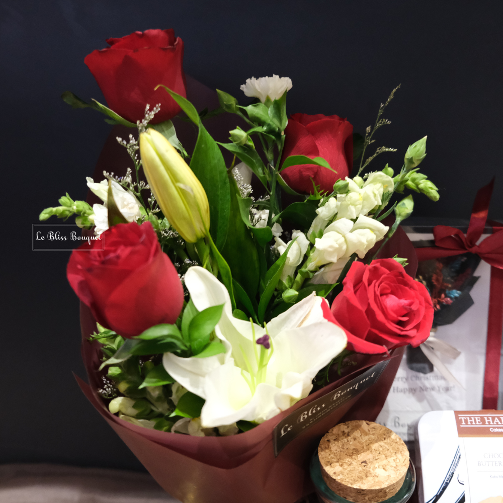 Festive Rattan Christmas Hamper