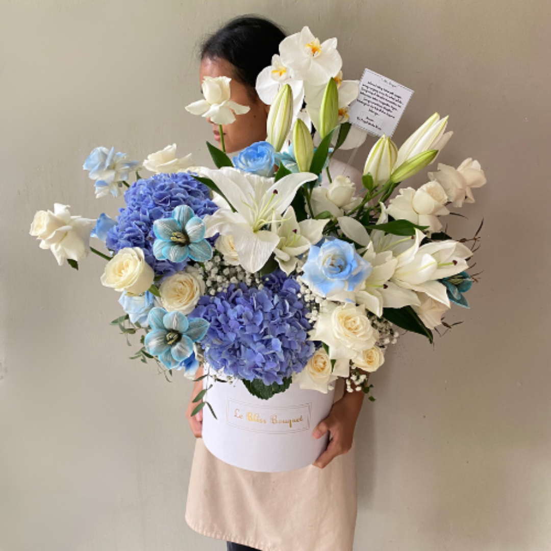 Verena Blue Lily Bloombox - Le Bliss Bouquet