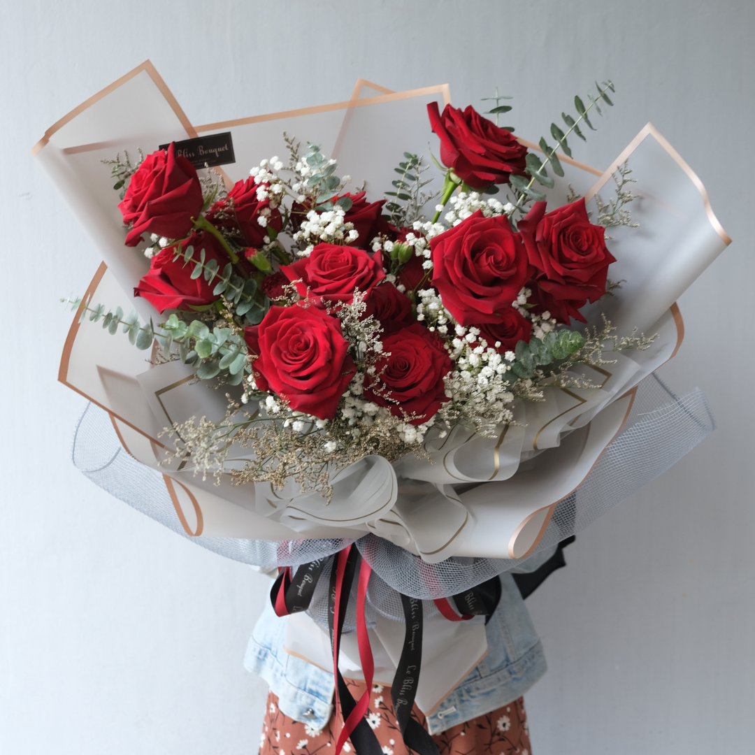 Classic Explorer Rose in Grey Wrap - Le Bliss Bouquet. Florist Cirebon, Florist Bintaro, Florist Jakarta, Toko Bunga Cirebon, Toko Bunga Bintaro, Toko Bunga Jakarta, Florist Surabaya