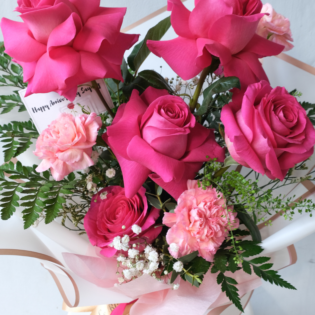 Pink Floyd Rose Bouquet in a Bottle