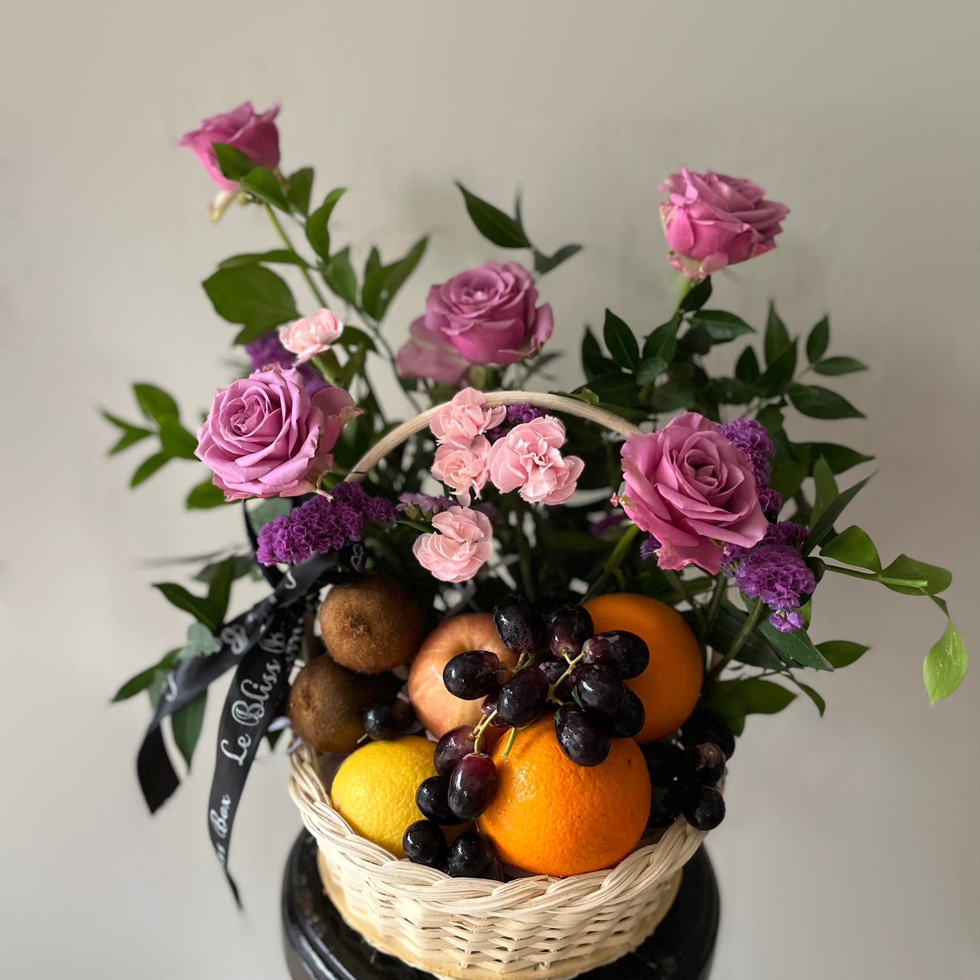 Hamper Buah Bunga Jakarta Termurah, Parcel Buah dengan kombinasi purple roses by Le Bliss Box | parcel buah surabaya
