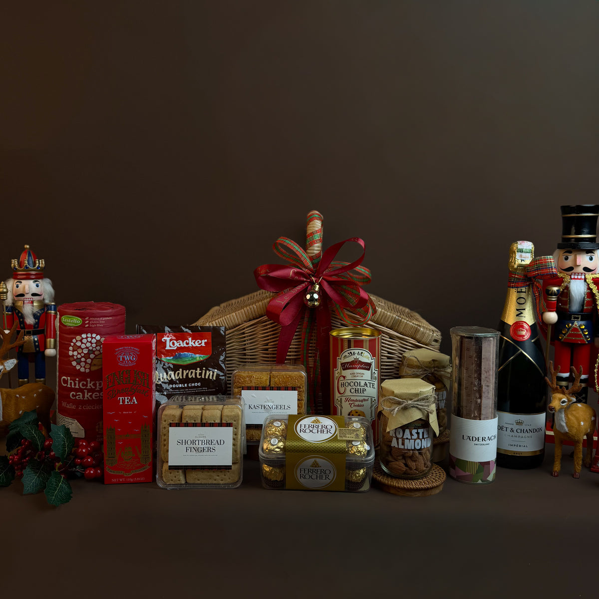Festive Moët & Gourmet Rattan Picnic Hamper