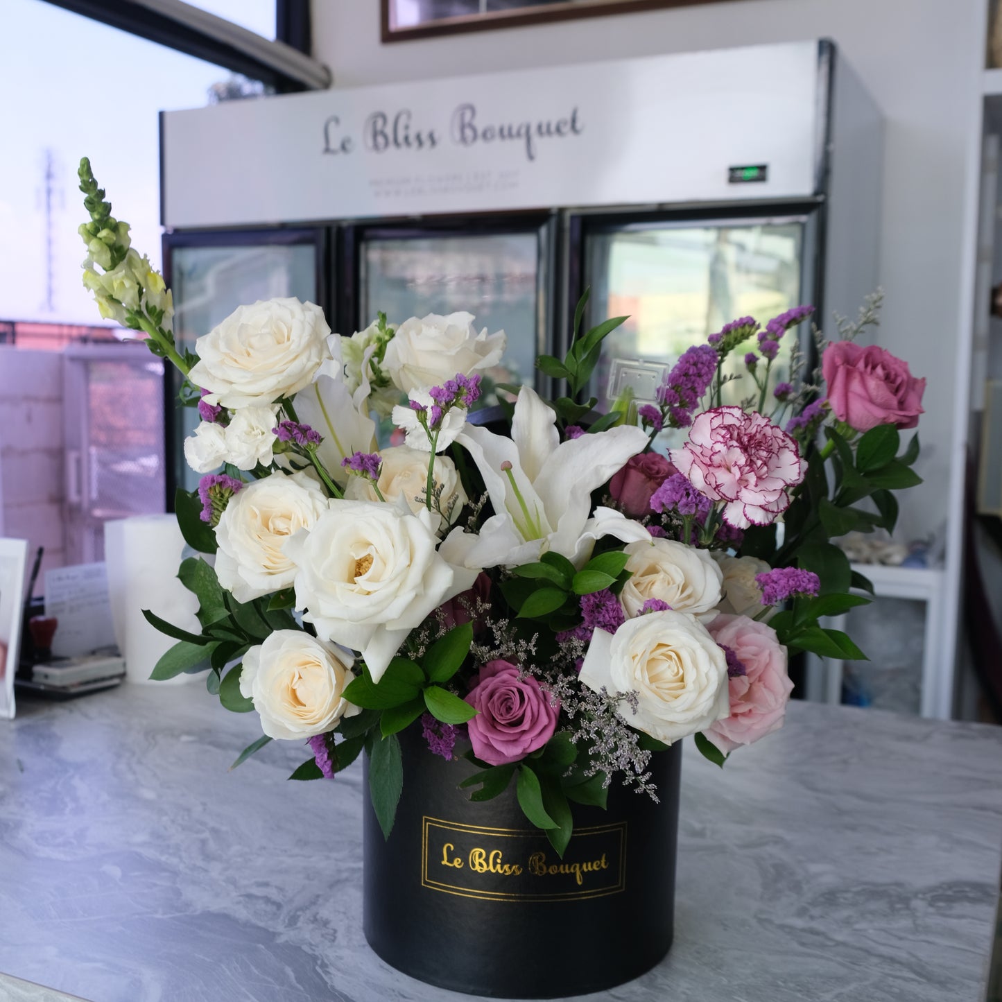 Blooming bloombox in purple and white roses, fresh flower delivery by Le Bliss Bouquet. florist surabaya, Toko Bunga surabaya, bunga meja surabaya, fresh flower delivery surabaya