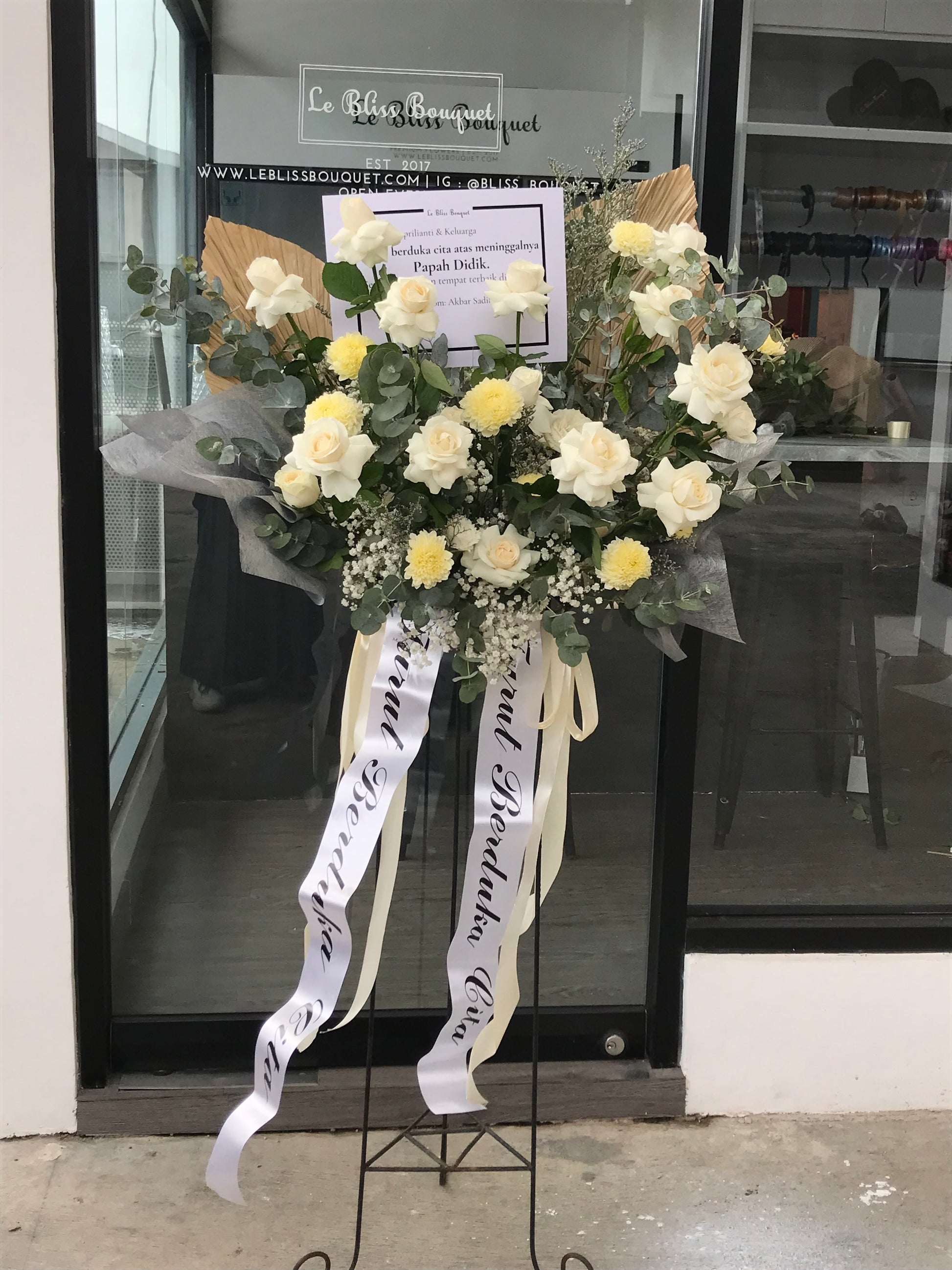 Buket standing flower duka cita dari Le Bliss Bouquet, pengiriman Bintaro dan Cirebon