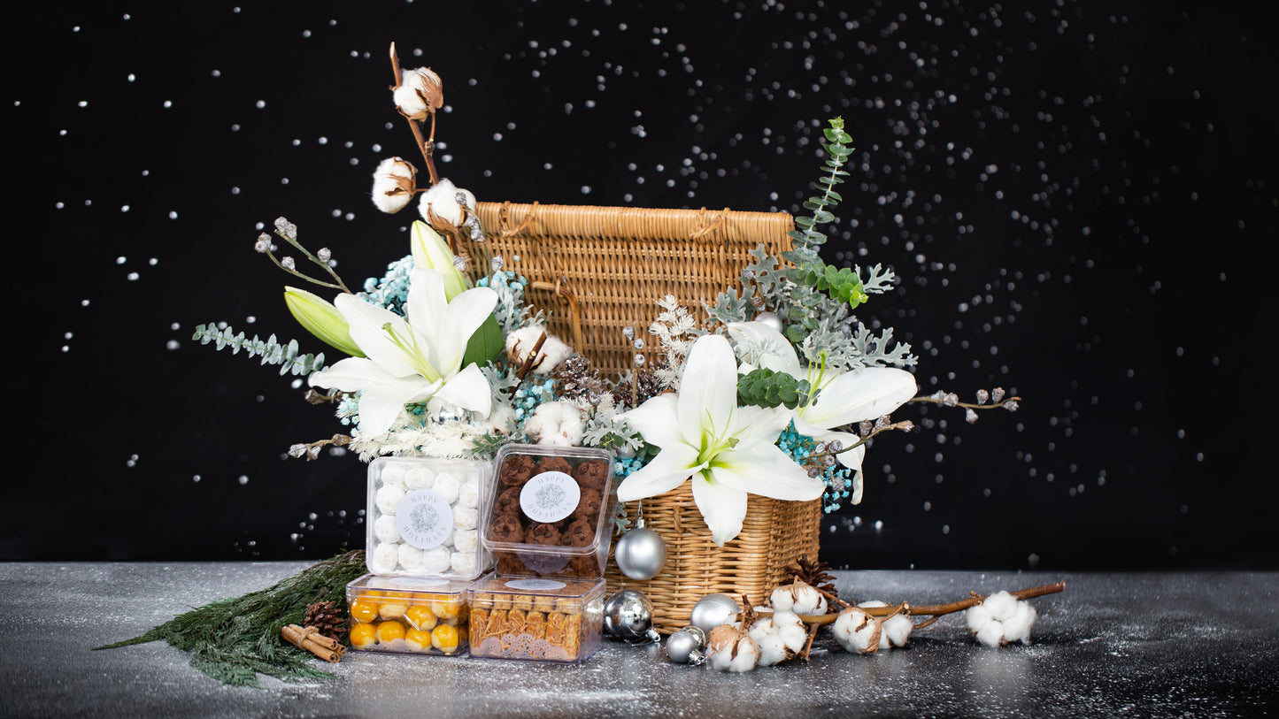 Christmas Hamper Jakarta, filled with cookies and fresh flowers