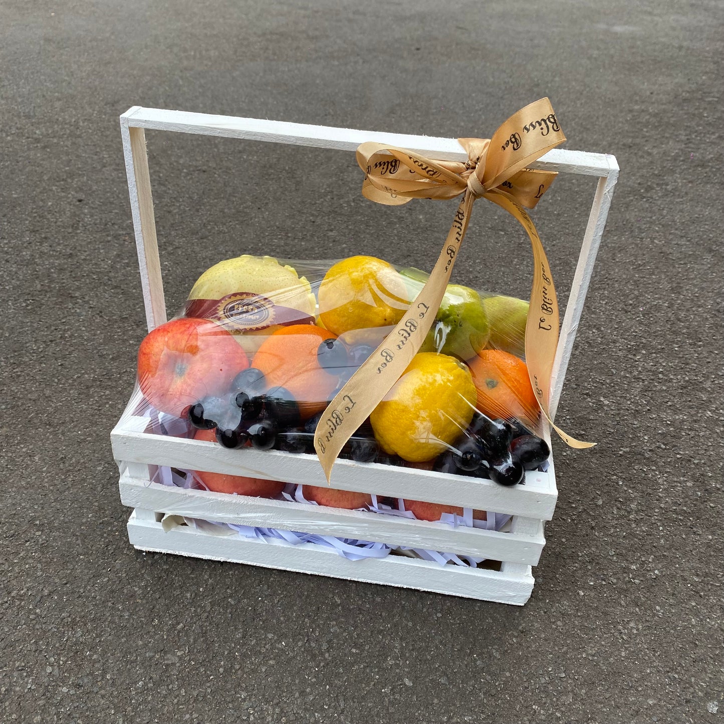 Crate fruit parcel dari Le Bliss Bouquet, dikirim hari yang sama.