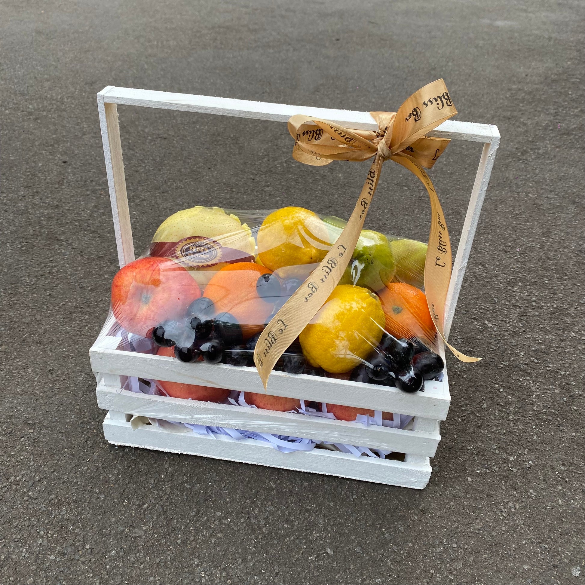 Crate fruit parcel dari Le Bliss Bouquet, dikirim hari yang sama.