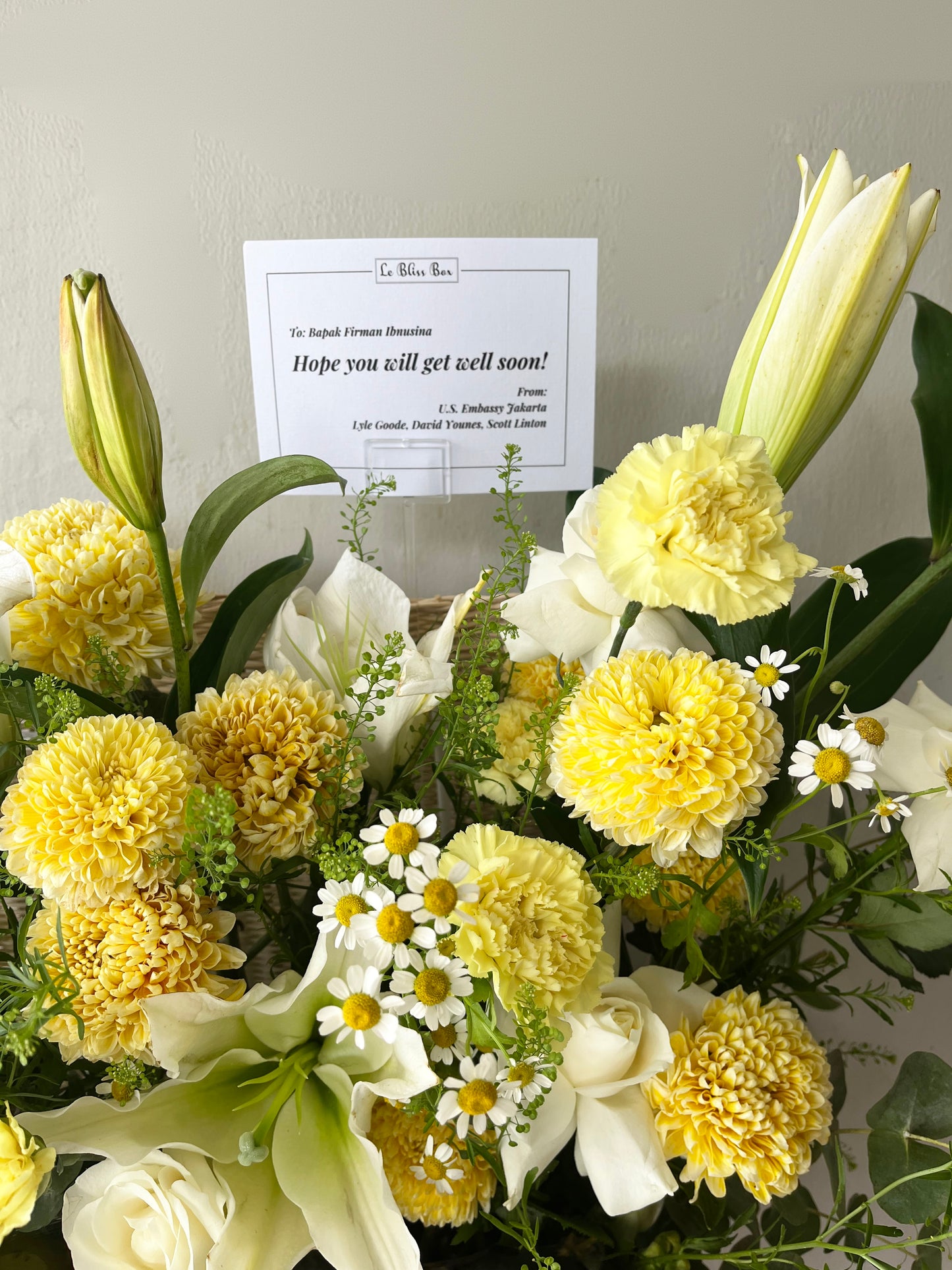 White Lily Playa Blanca Grand Fruit Parcel