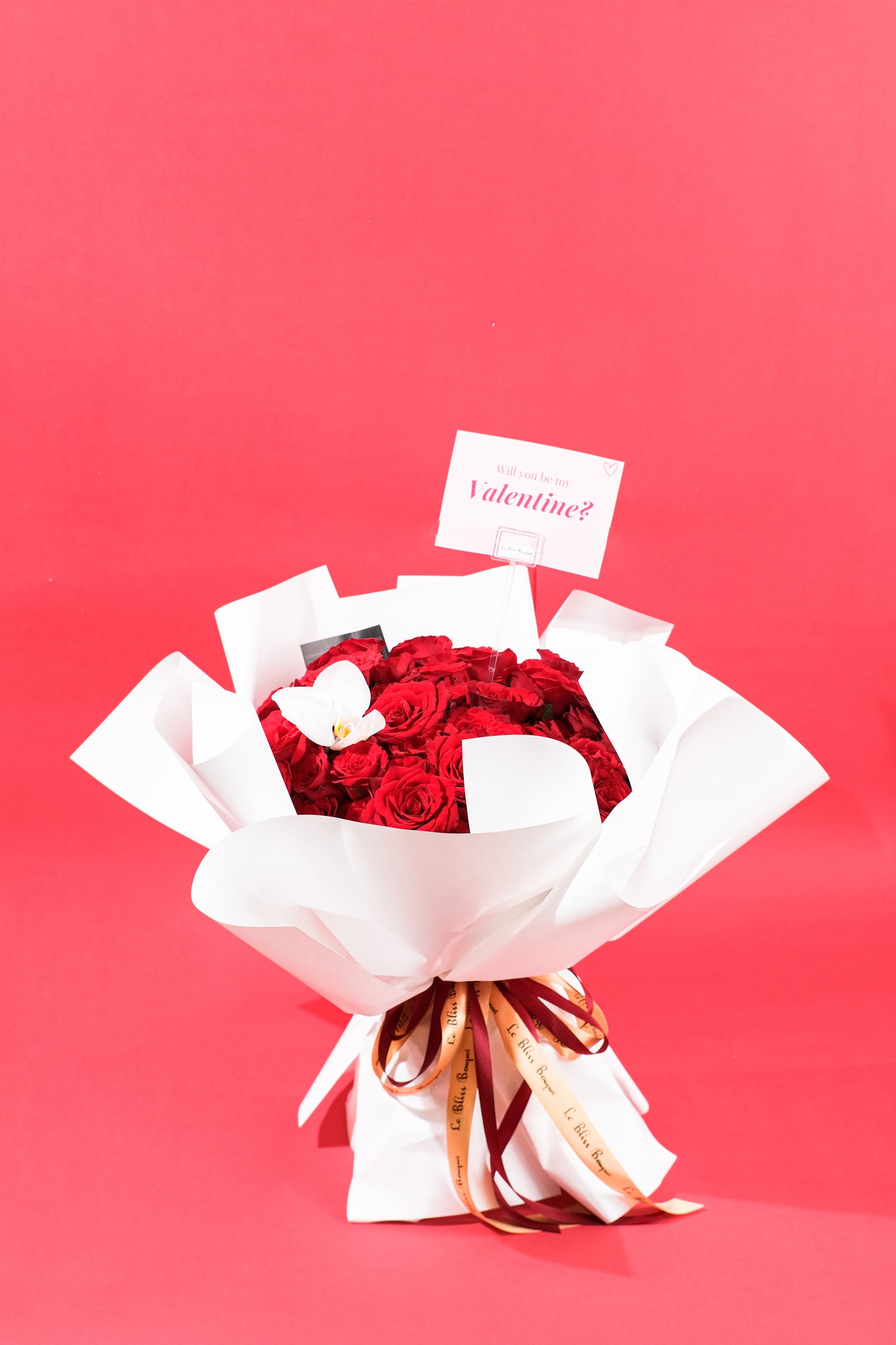 Red Rose Bouquet – Buket Mawar Merah Elegan dengan Anggrek untuk Bintaro, Jakarta, Tangerang, Cirebon, dan Surabaya
