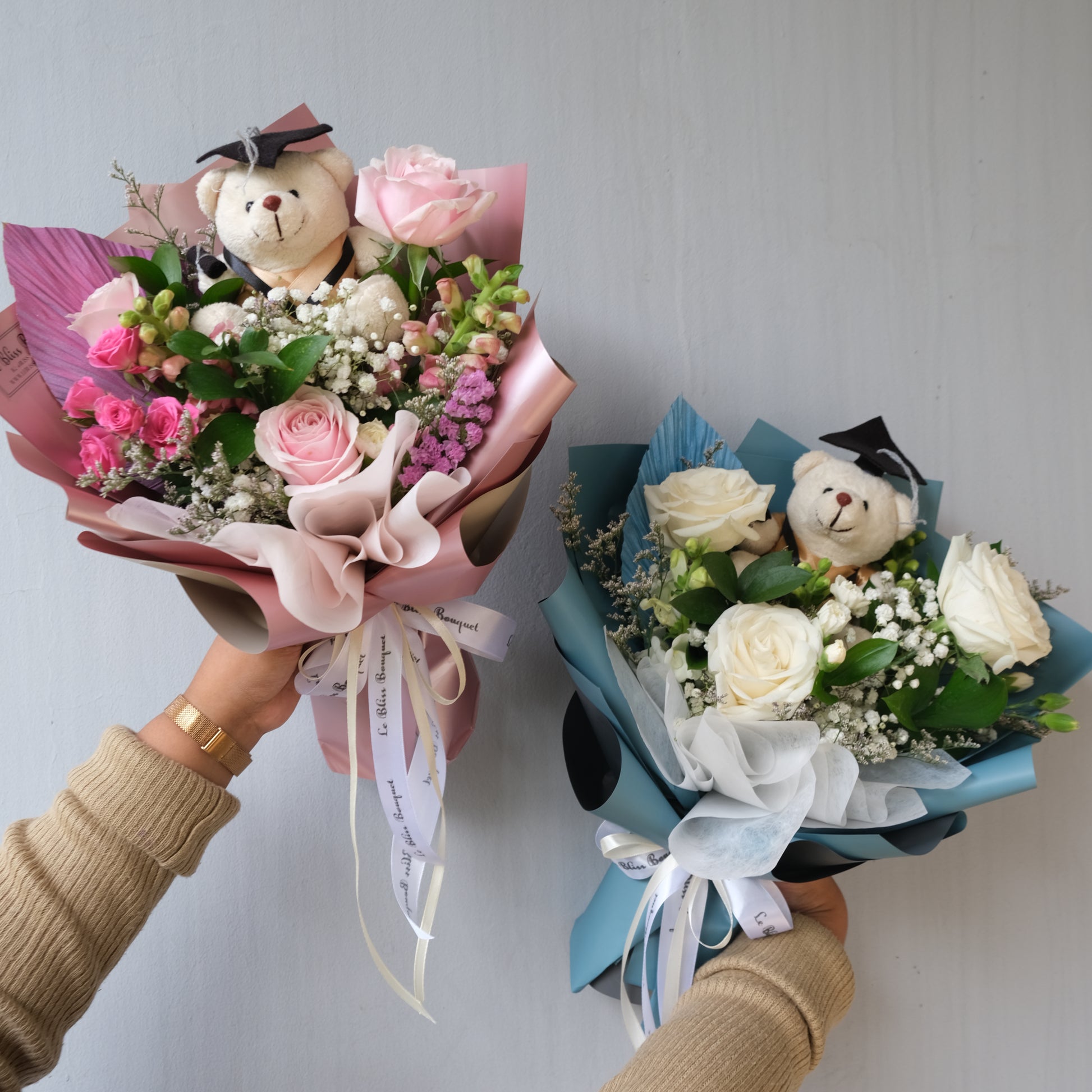 graduation bouquet, buket bunga wisuda dengan bunga segar by le bliss bouquet surabaya. florist surabaya