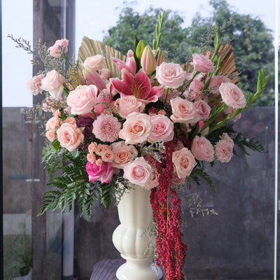 A vase arrangement featuring a variety of pink flowers, including roses and lilies, with greenery by Le Bliss Bouquet. toko bunga surabaya, florist jakarta, florist tangerang, rangkaian vas surabaya