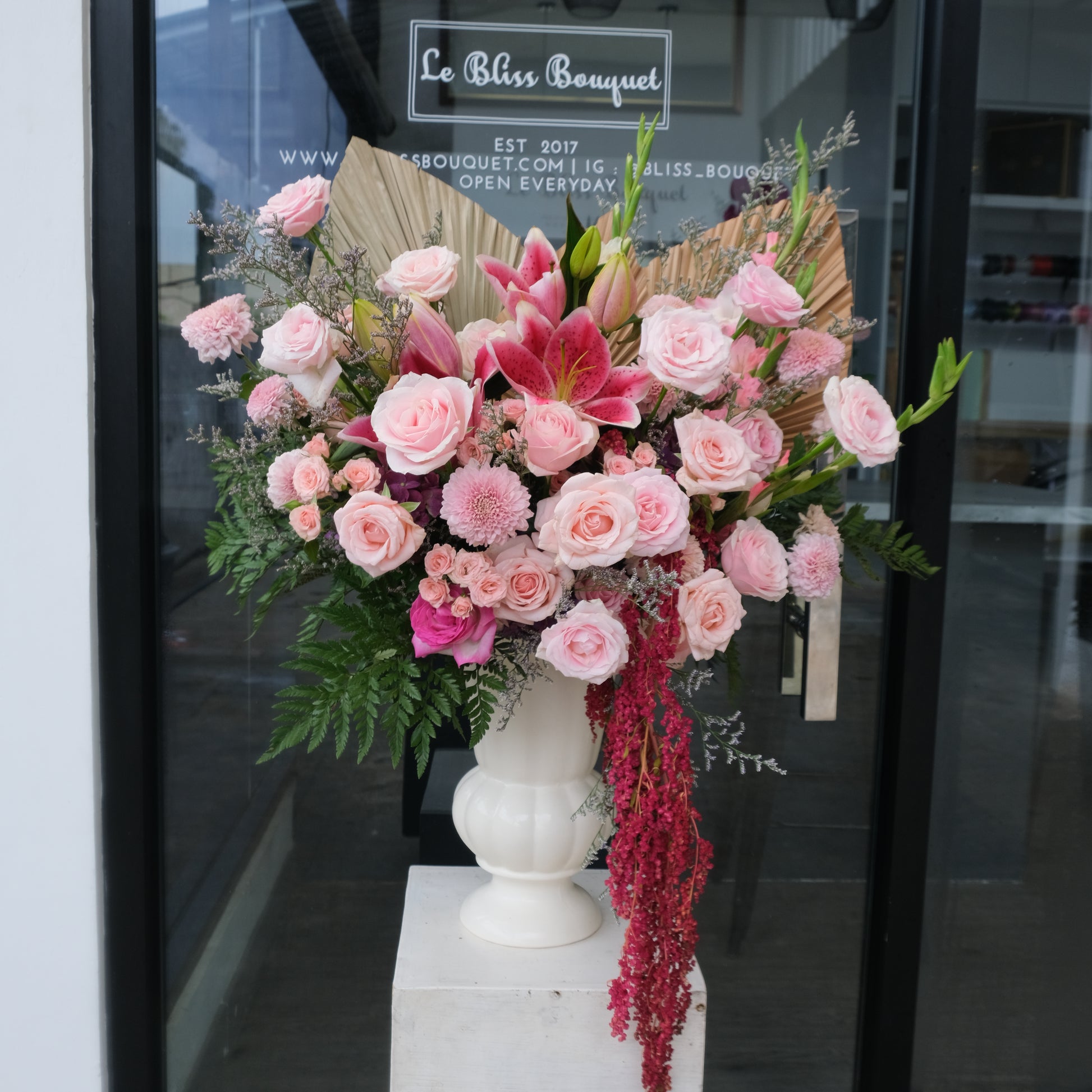 A vase arrangement featuring a variety of pink flowers, including roses and lilies, with greenery by Le Bliss Bouquet. Florist surabaya, florist jakarta, florist tangerang, rangkaian bunga surabaya, vase arrangement surabaya indonesia