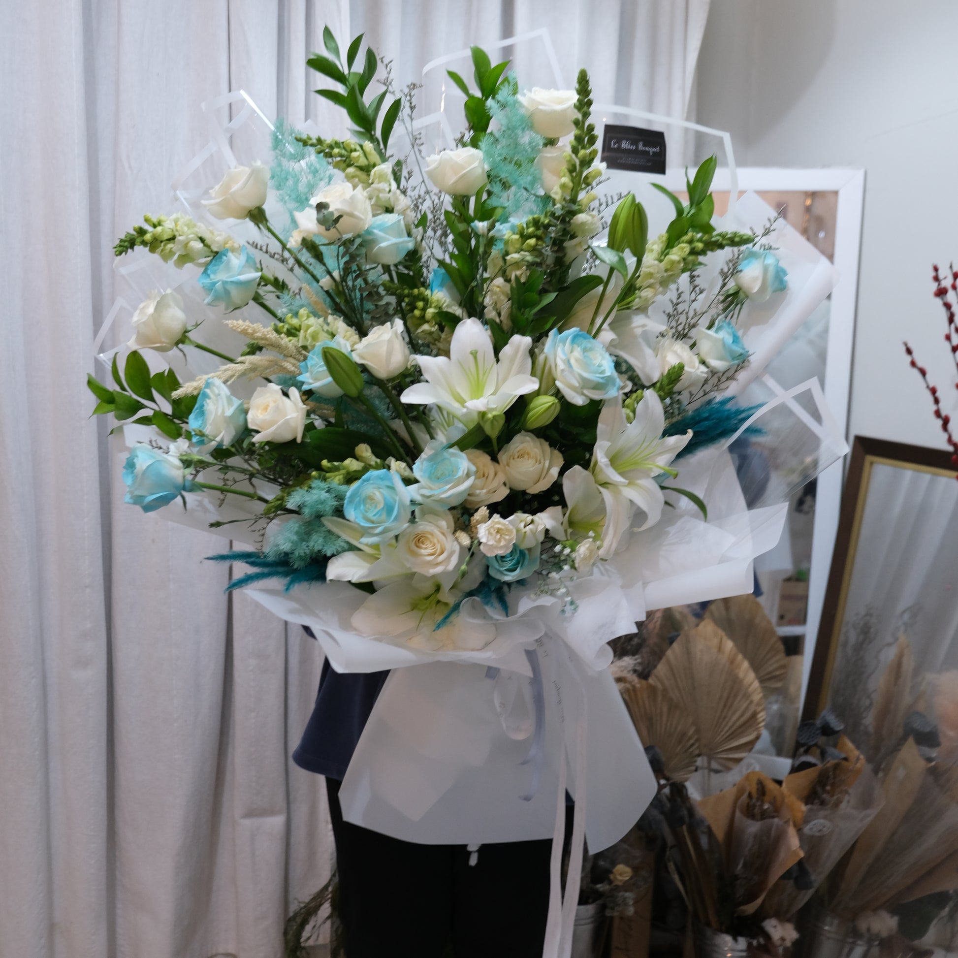 Blue White Extra Large Bouquet - Le Bliss Bouquet. Florist Surabaya