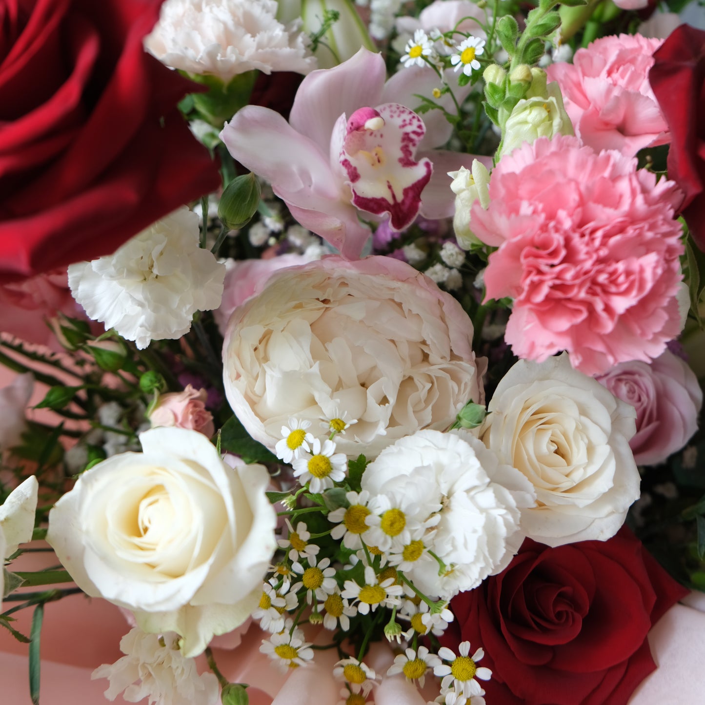 Explorer Rose Peony Human Size Bouquet - Le Bliss Bouquet