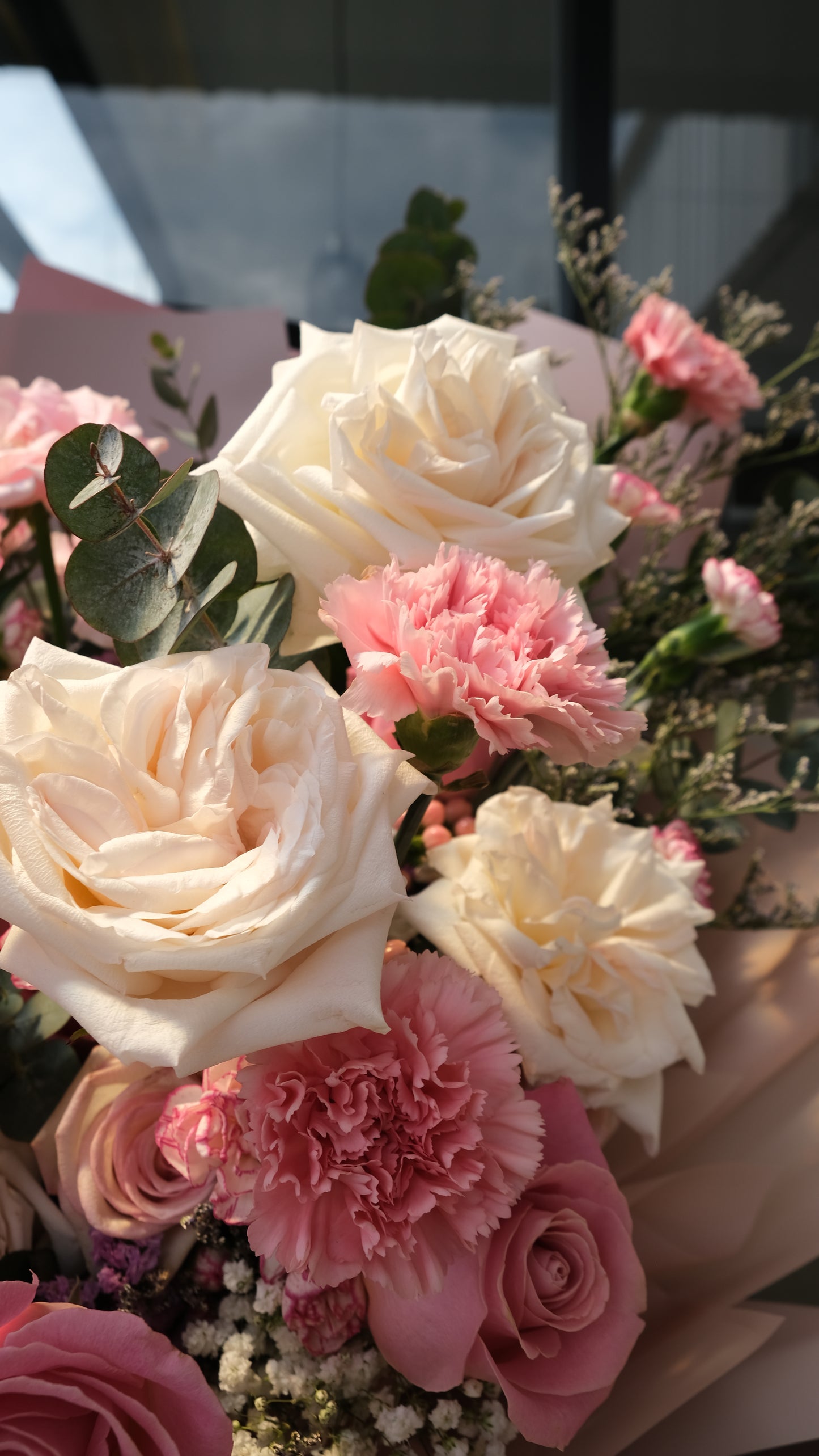 White Ohara Hermosa Bouquet