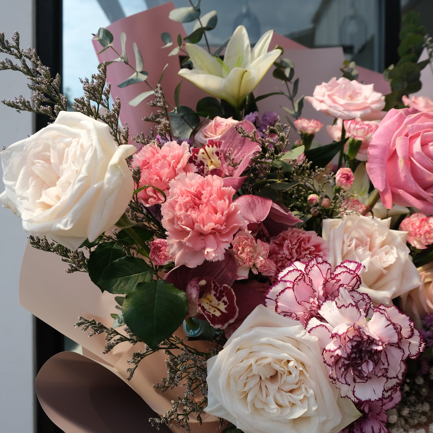 White Ohara Hermosa Bouquet