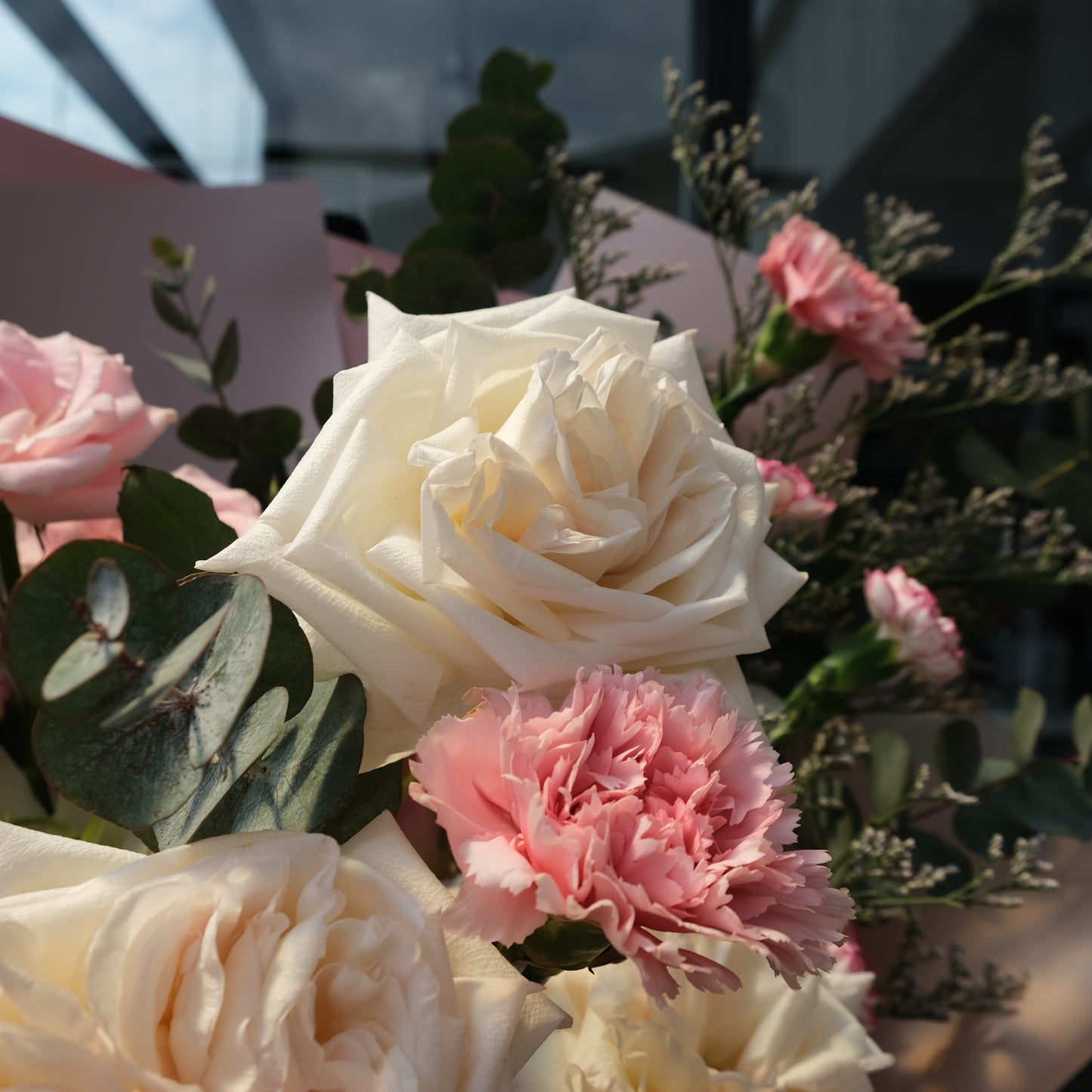 White Ohara Hermosa Bouquet