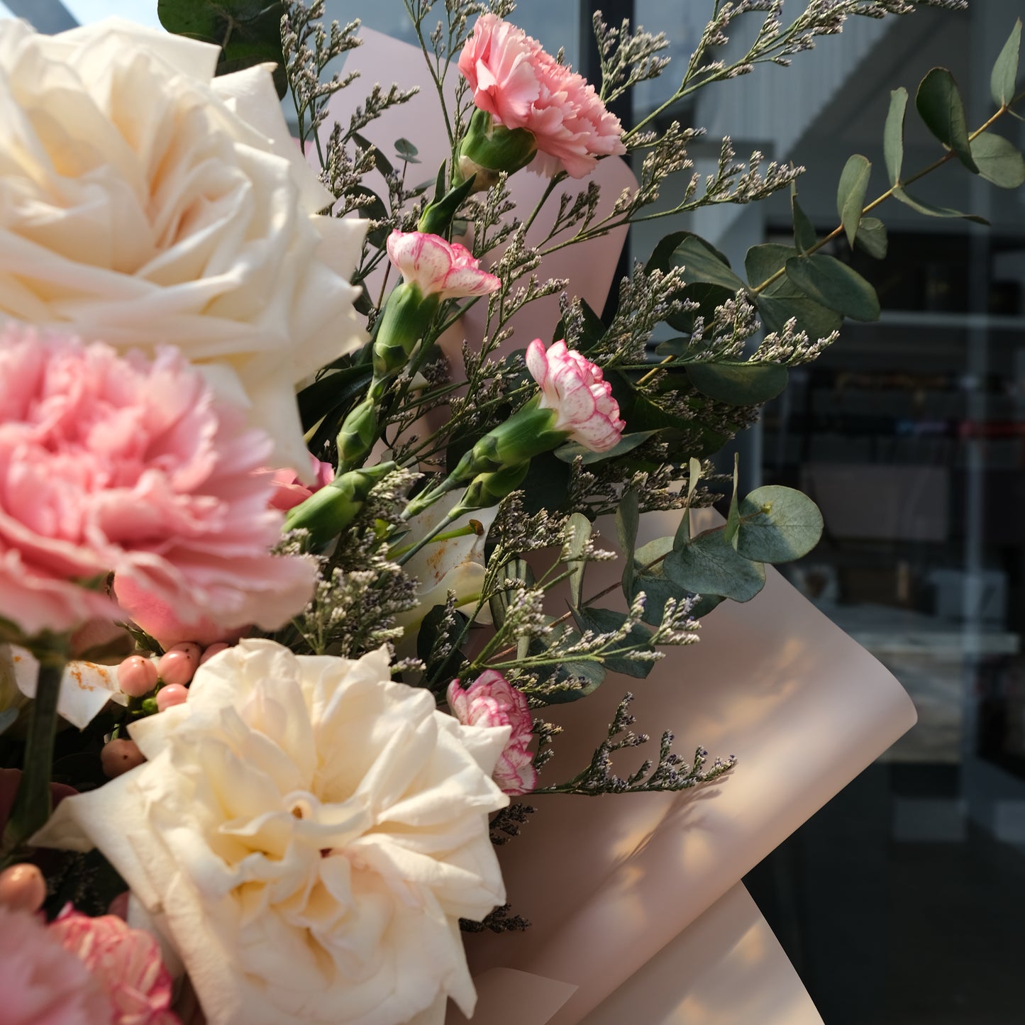 White Ohara Hermosa Bouquet