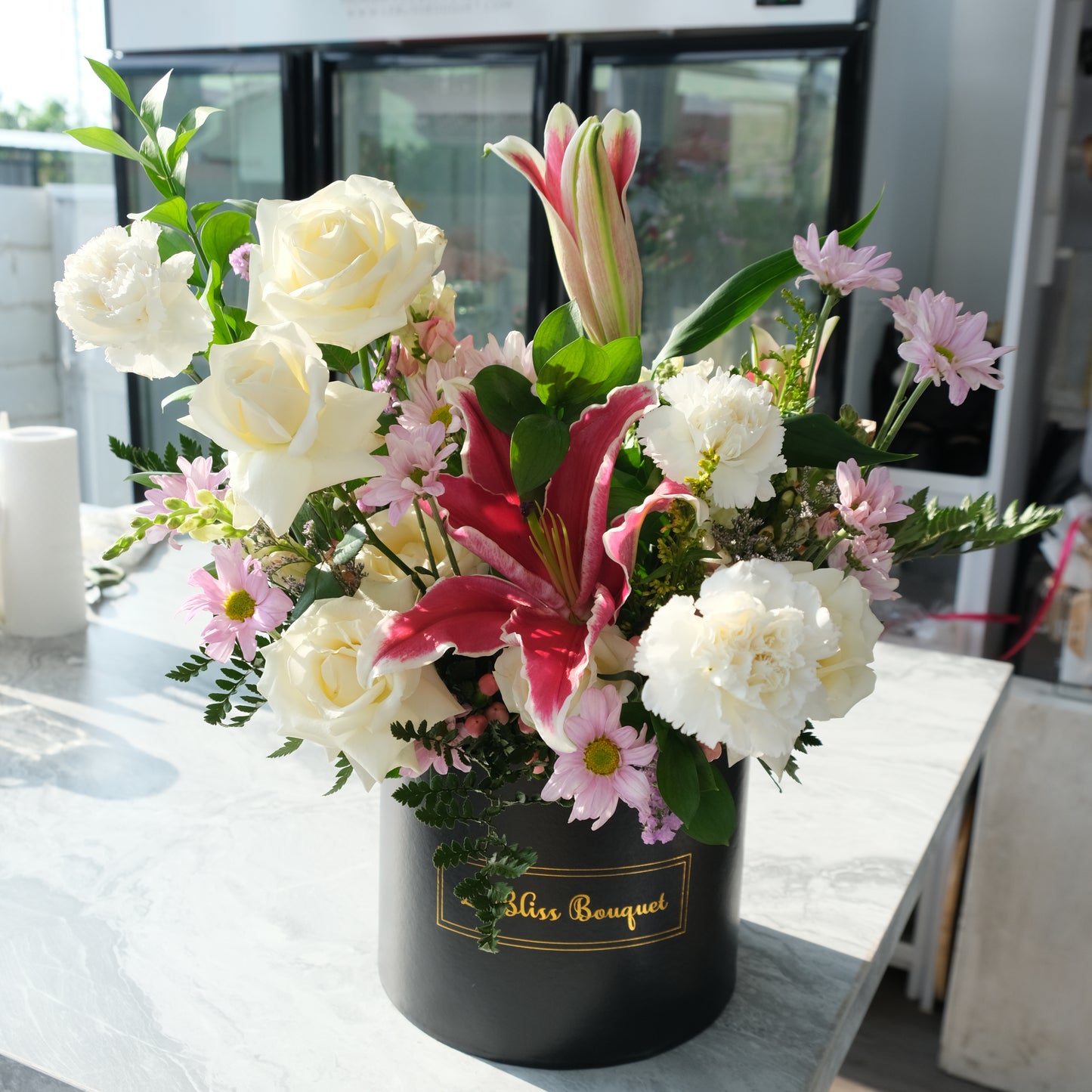 Blooming Elegant White Red Bloombox