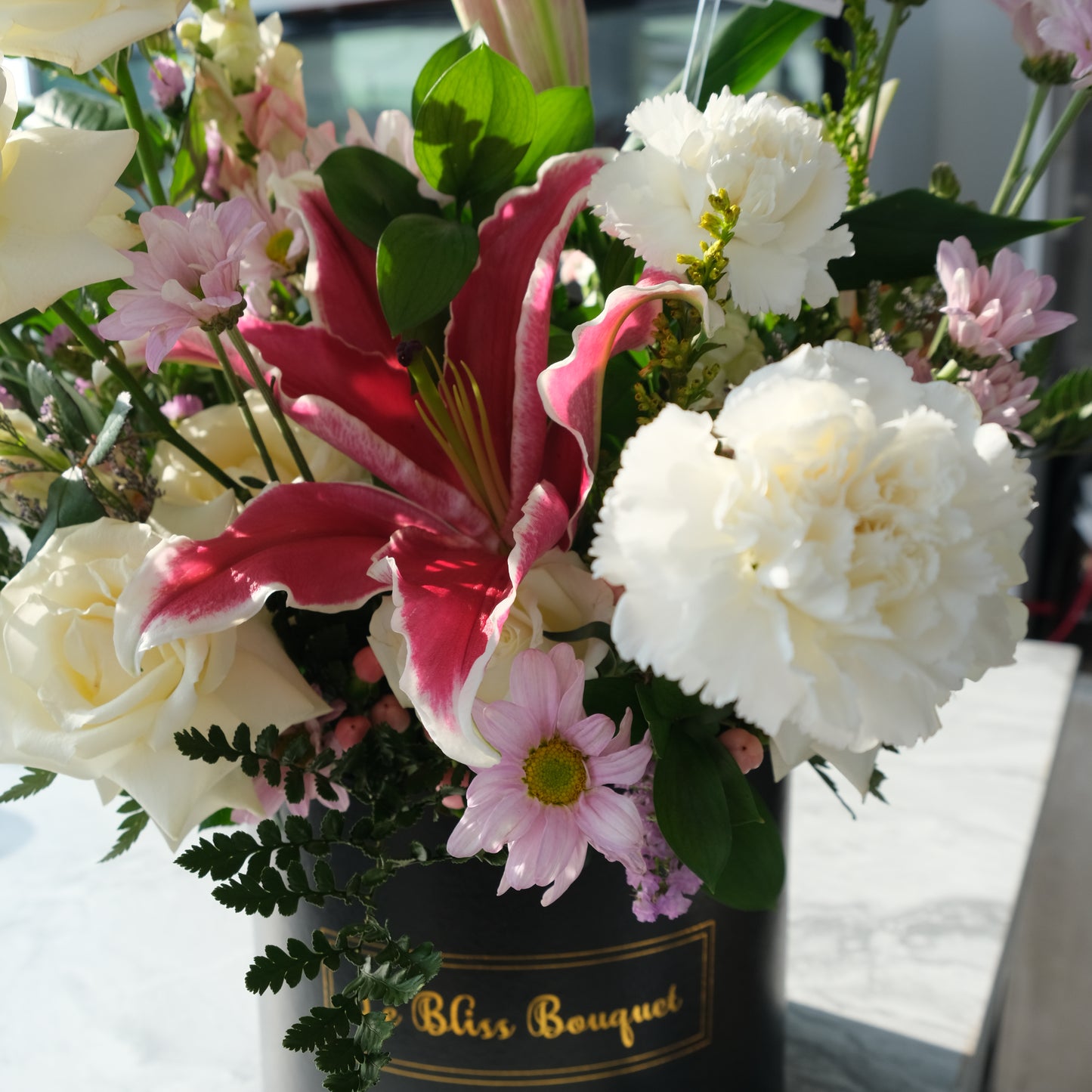 Blooming Elegant White Red Bloombox