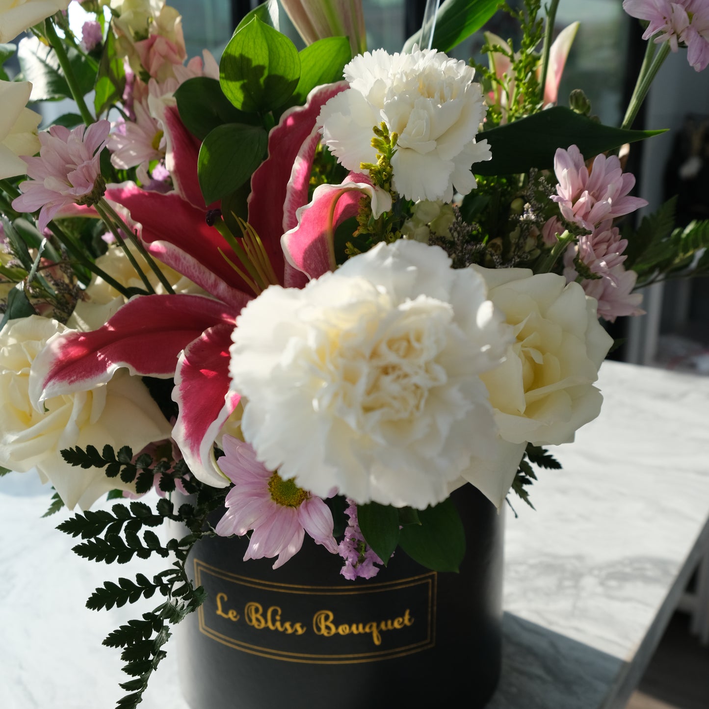 Blooming Elegant White Red Bloombox