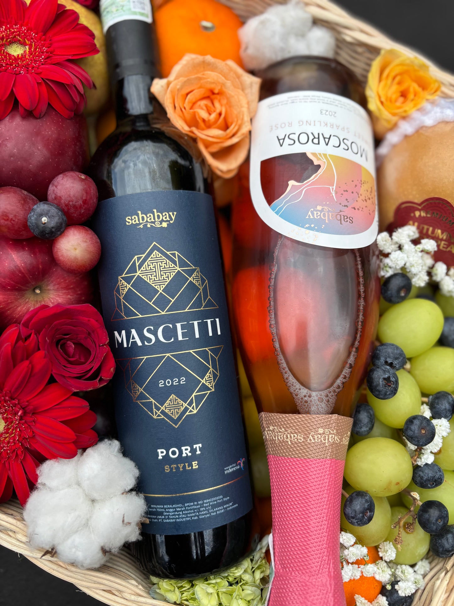 Double wine hamper dengan dua botol wine, buah segar, bunga segar. Surabaya & Jakarta Indonesia delivery